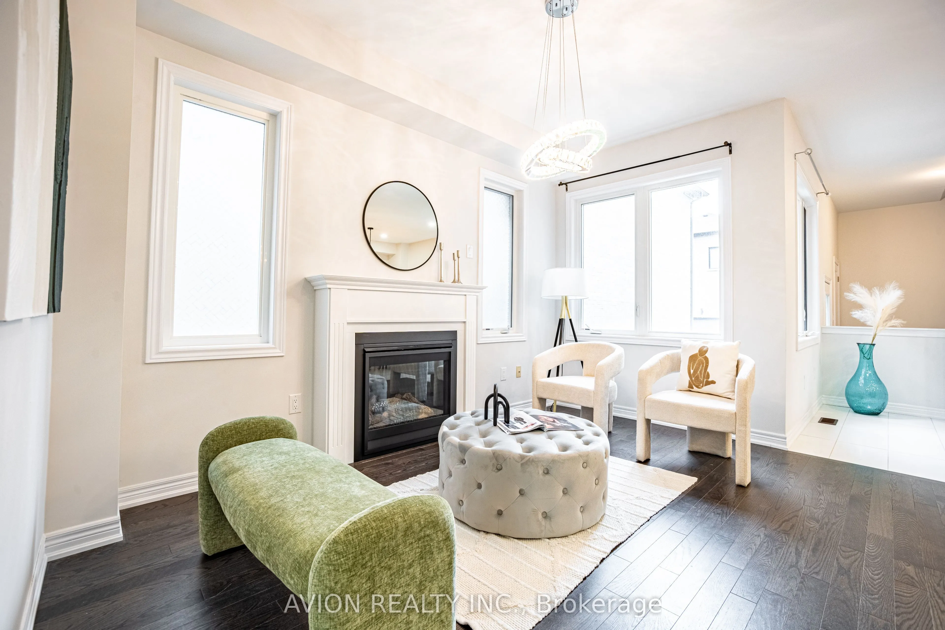 538 White's Hill Avenue