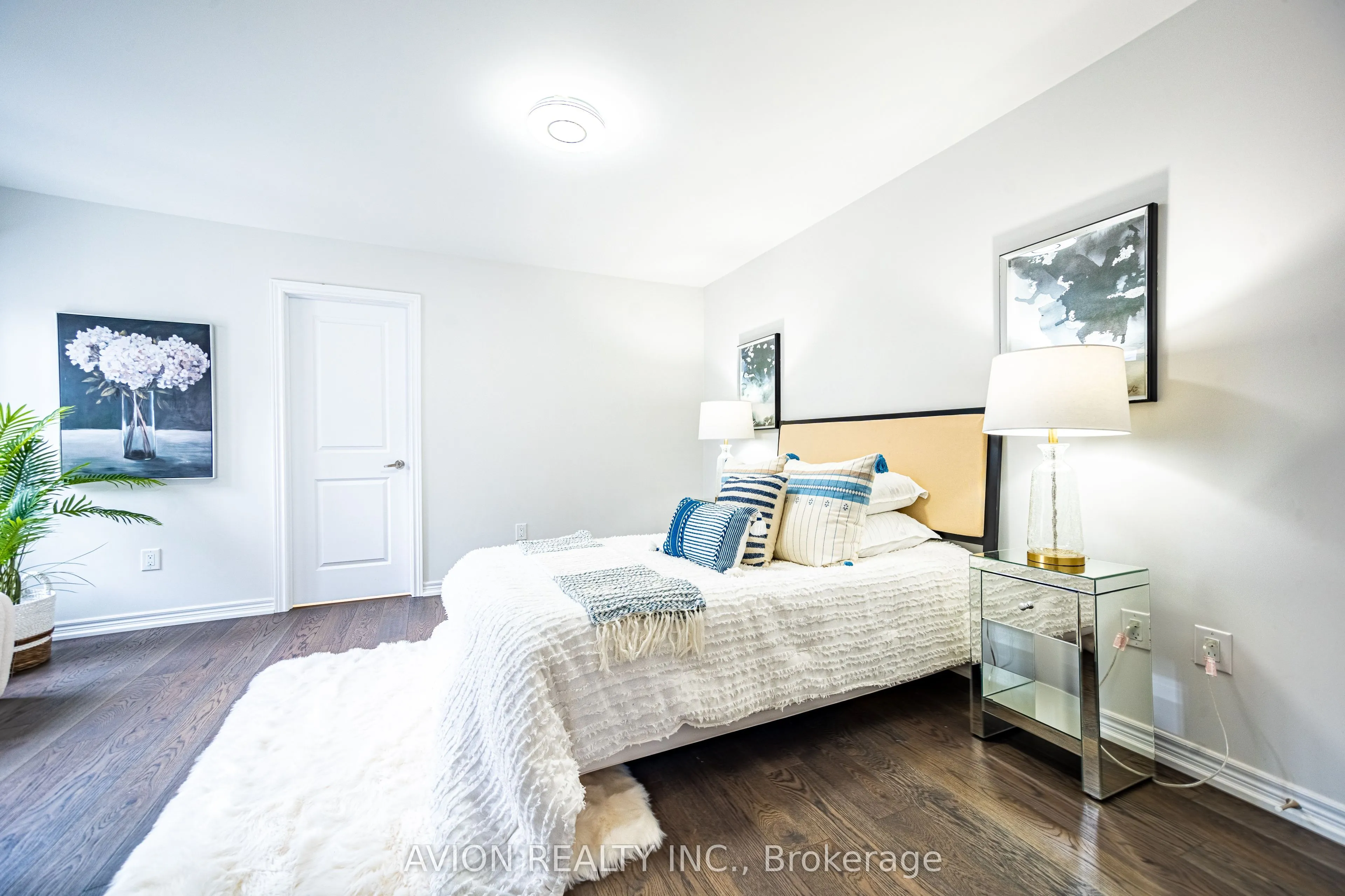 538 White's Hill Avenue