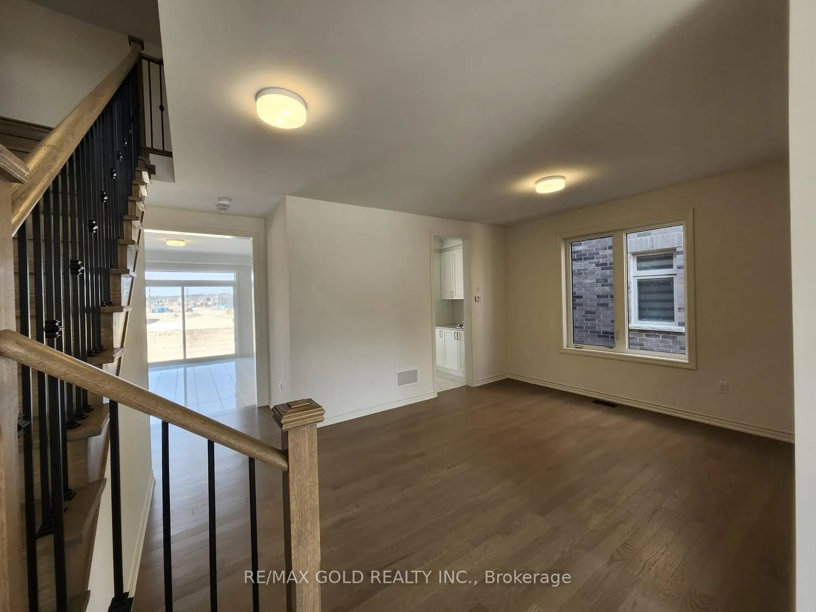 9 Sandhill Crescent