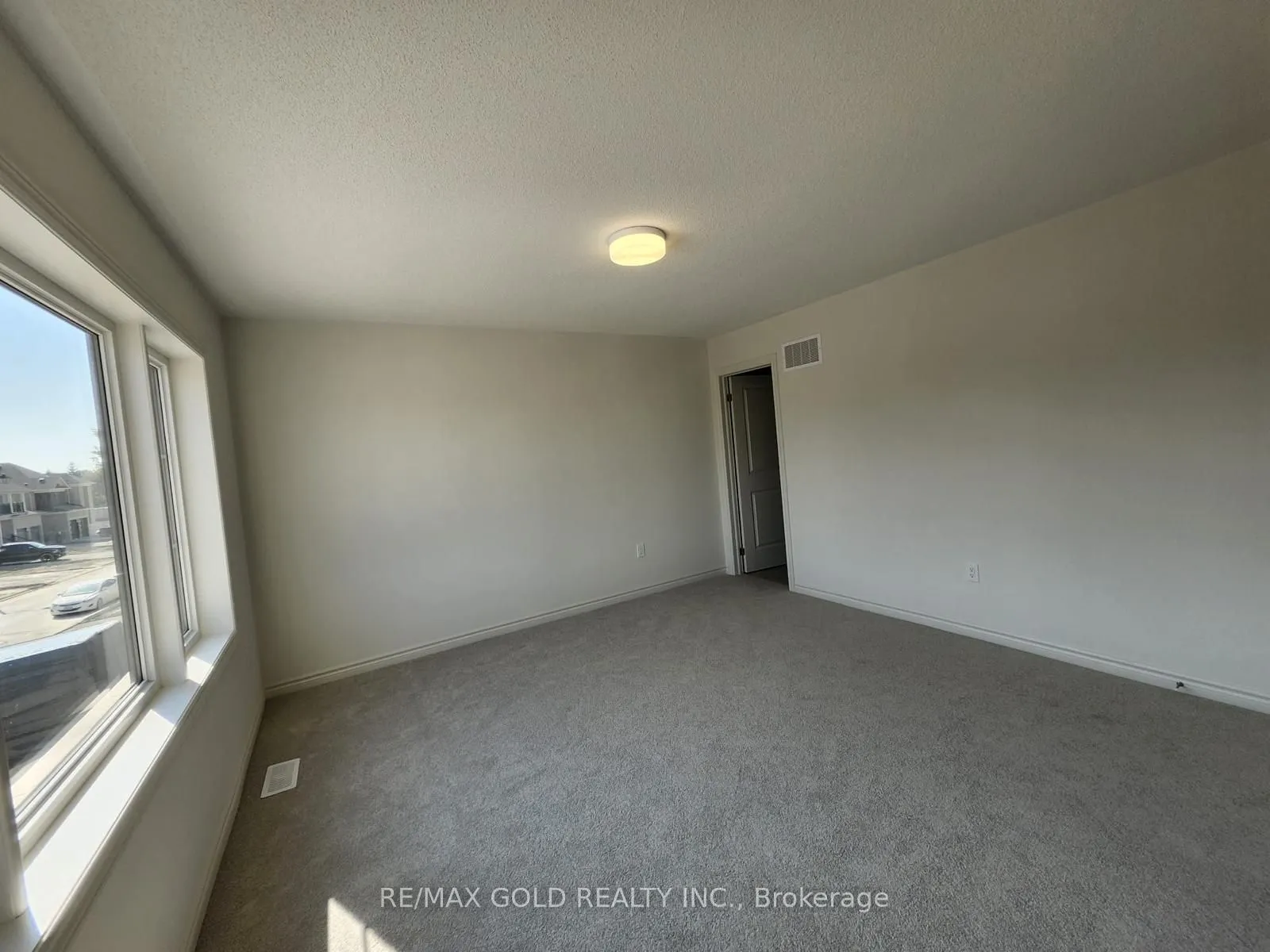 9 Sandhill Crescent