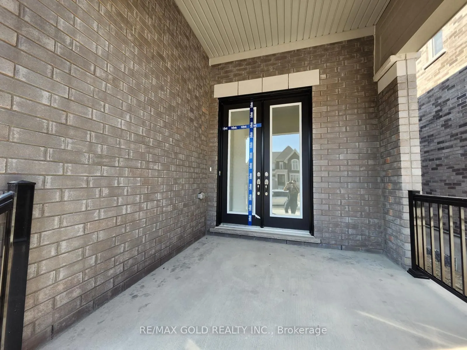 9 Sandhill Crescent
