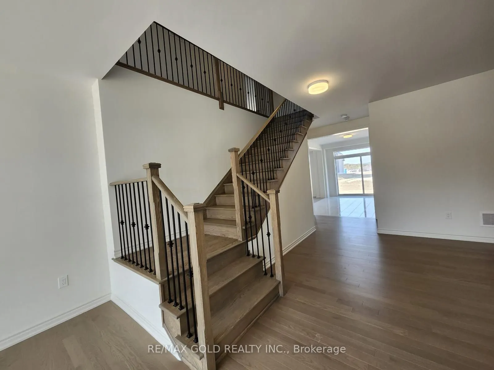 9 Sandhill Crescent