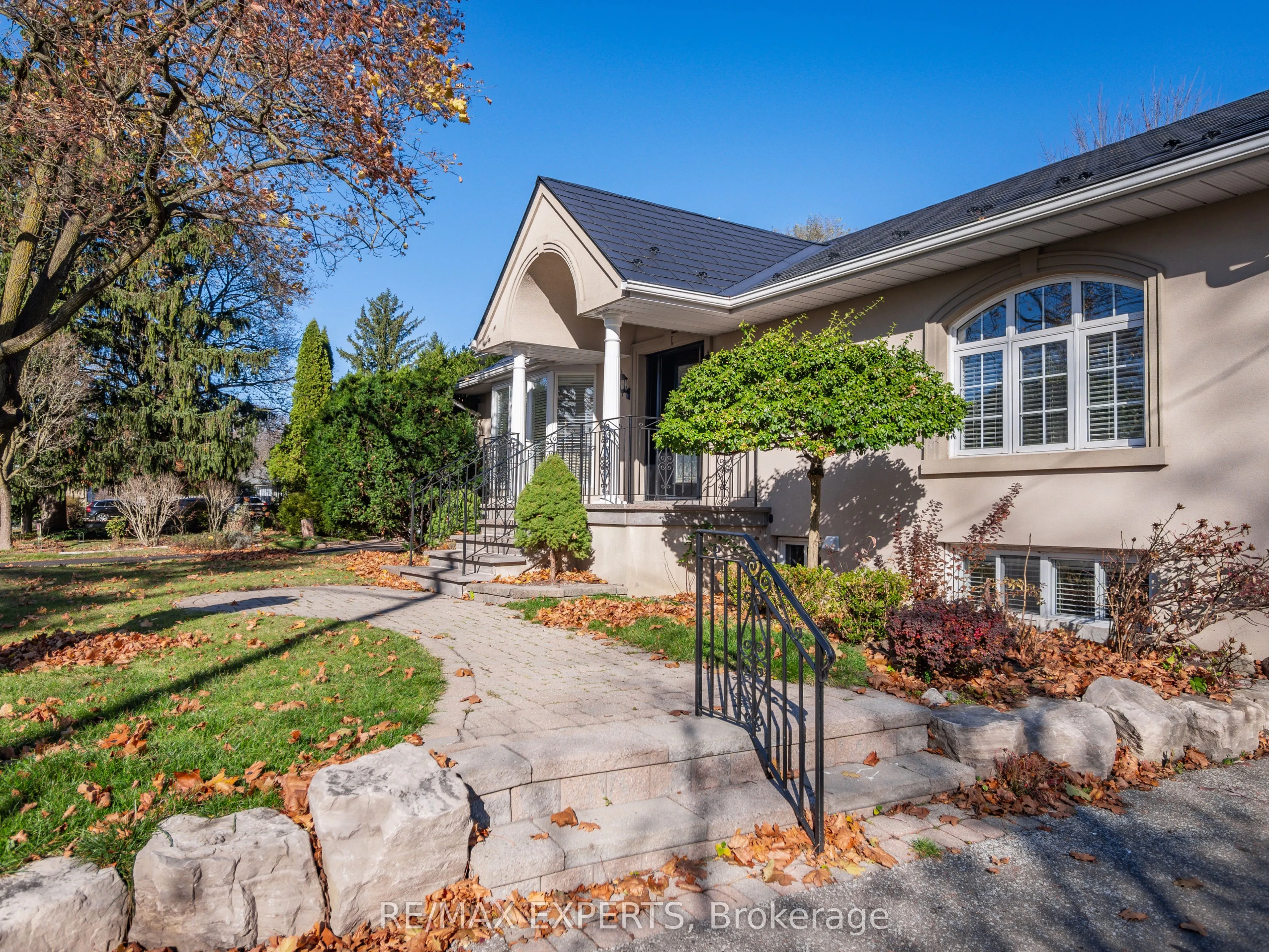 11 Knollside Drive