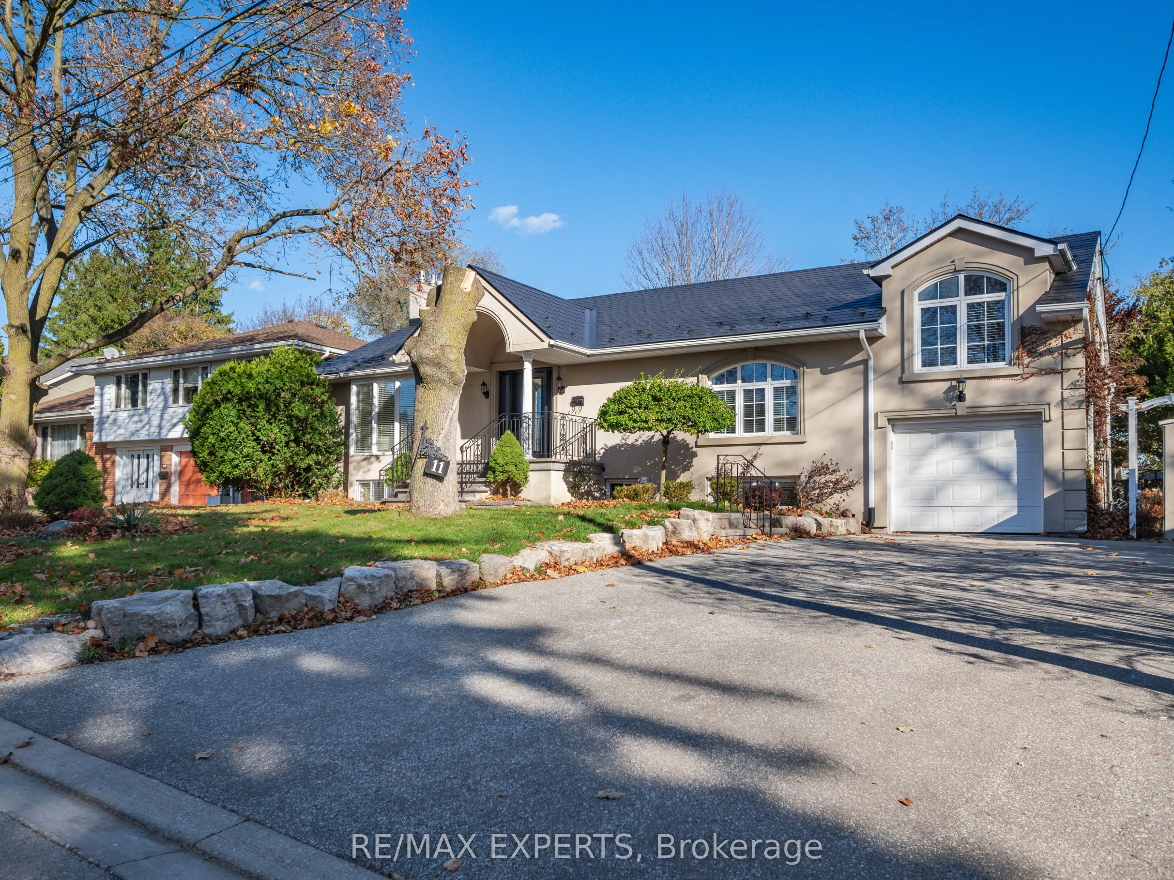 11 Knollside Drive