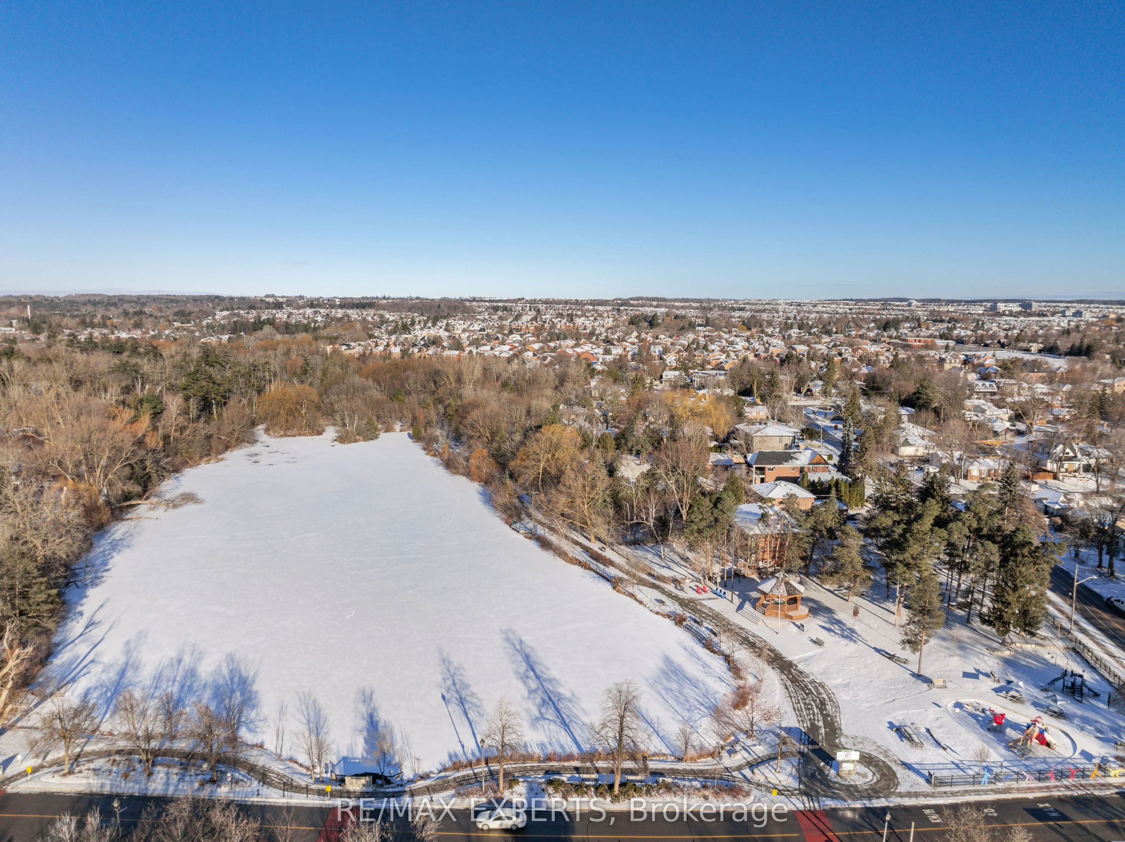 11 Knollside Drive