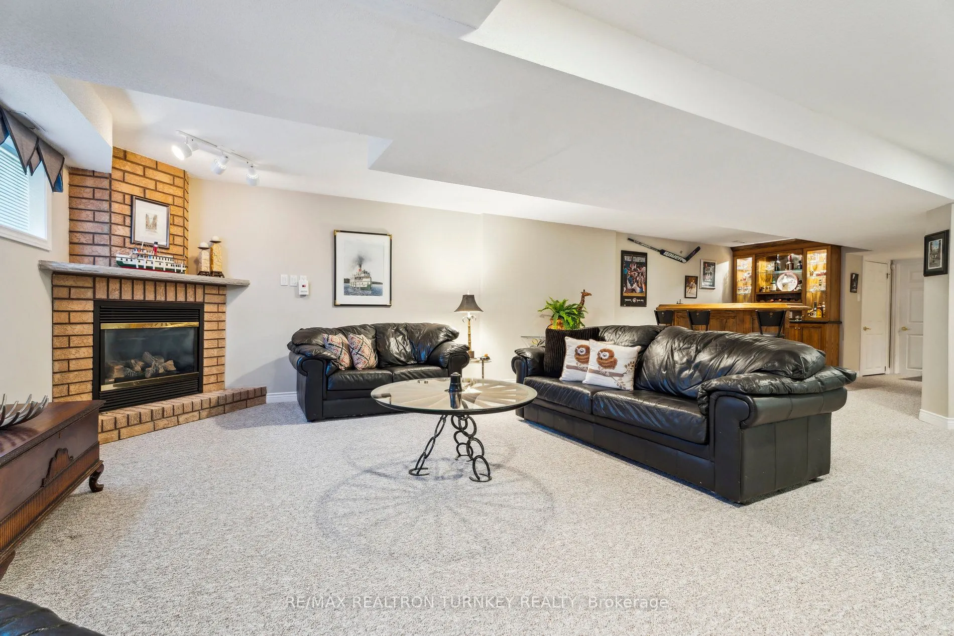 42 Sunset Boulevard, #32