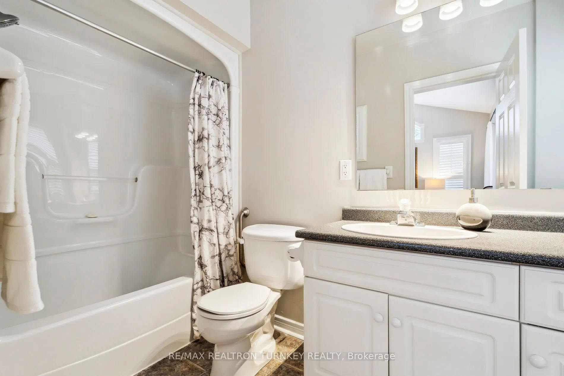 42 Sunset Boulevard, #32