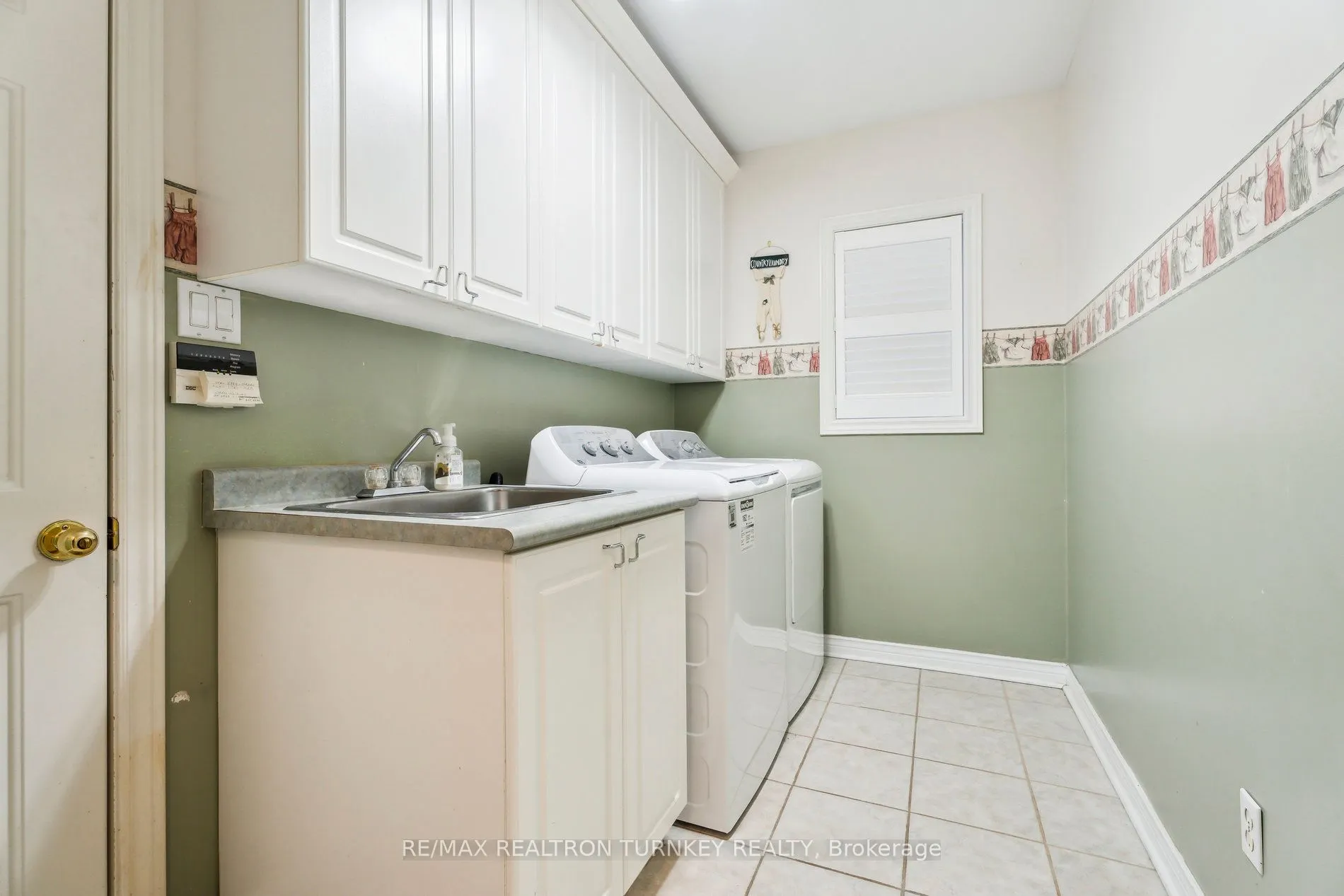 42 Sunset Boulevard, #32