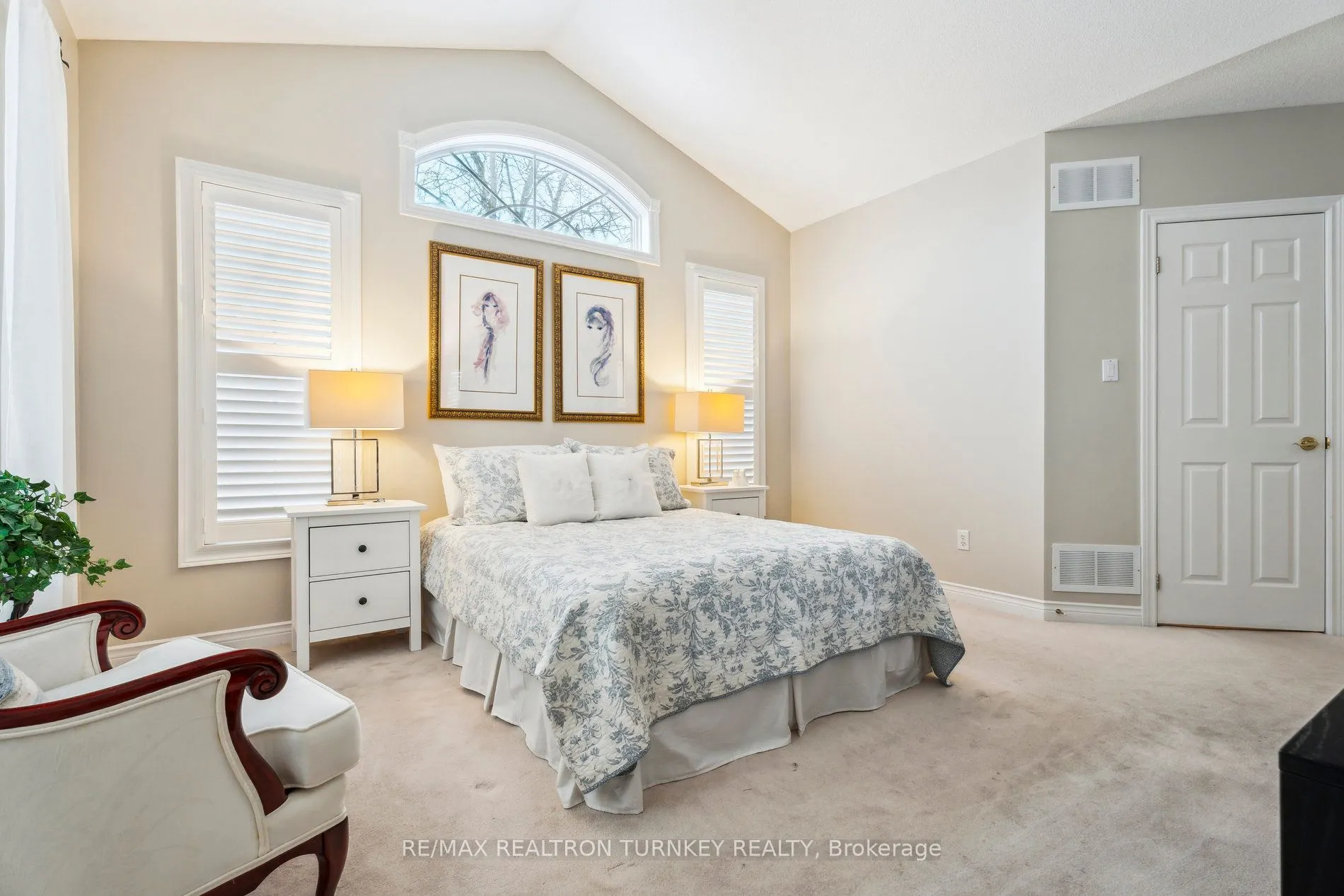 42 Sunset Boulevard, #32