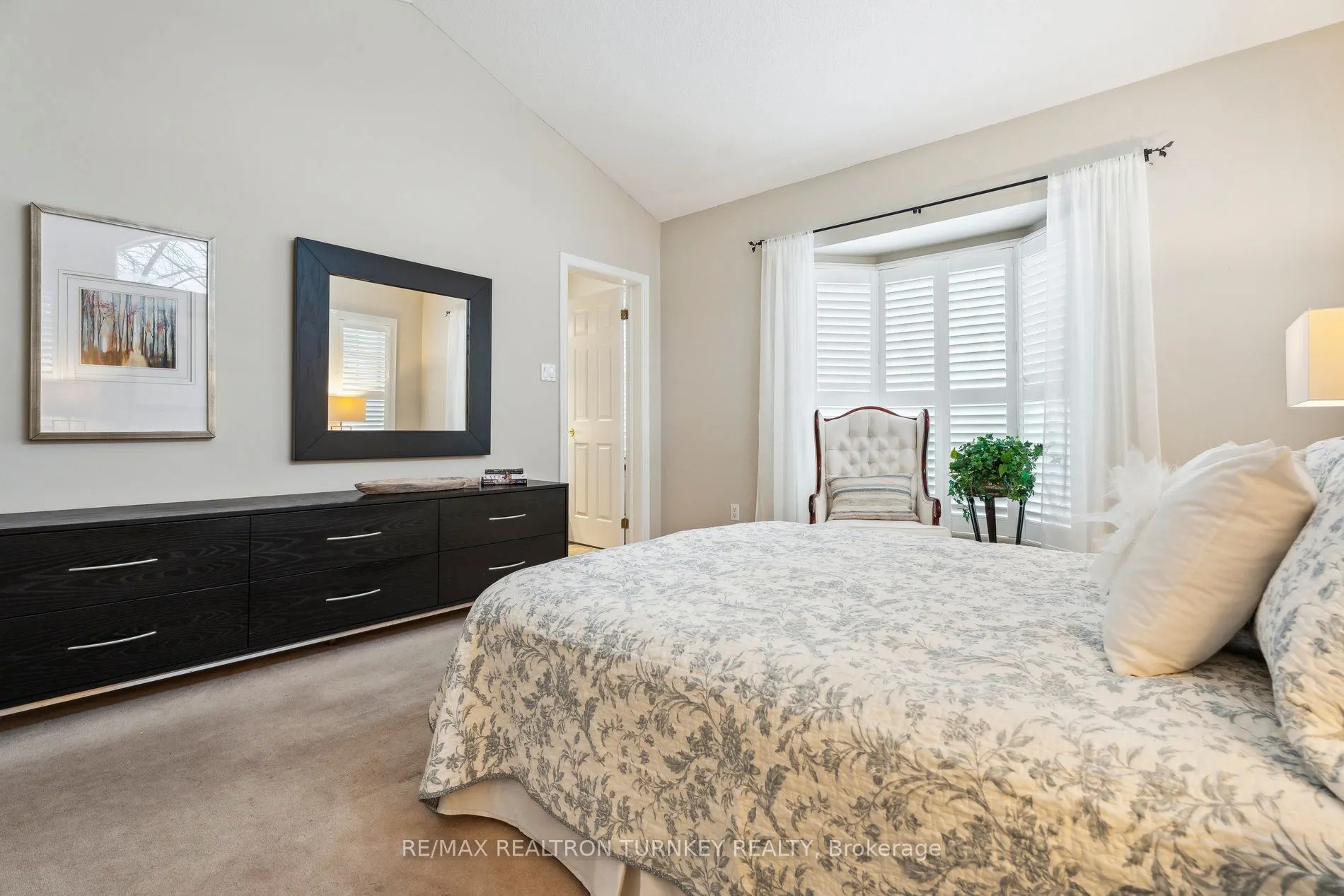 42 Sunset Boulevard, #32