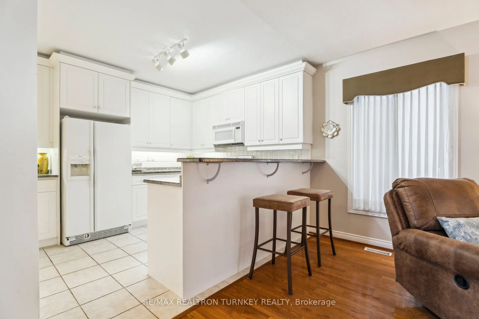 42 Sunset Boulevard, #32