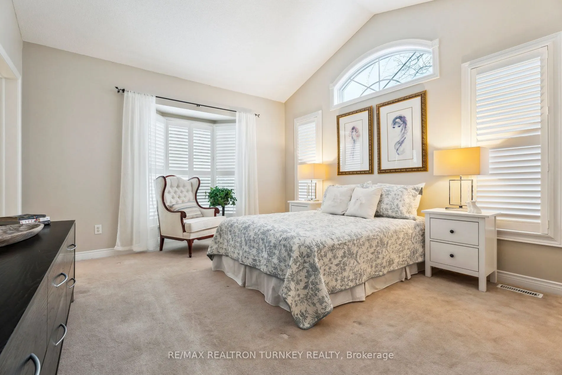 42 Sunset Boulevard, #32