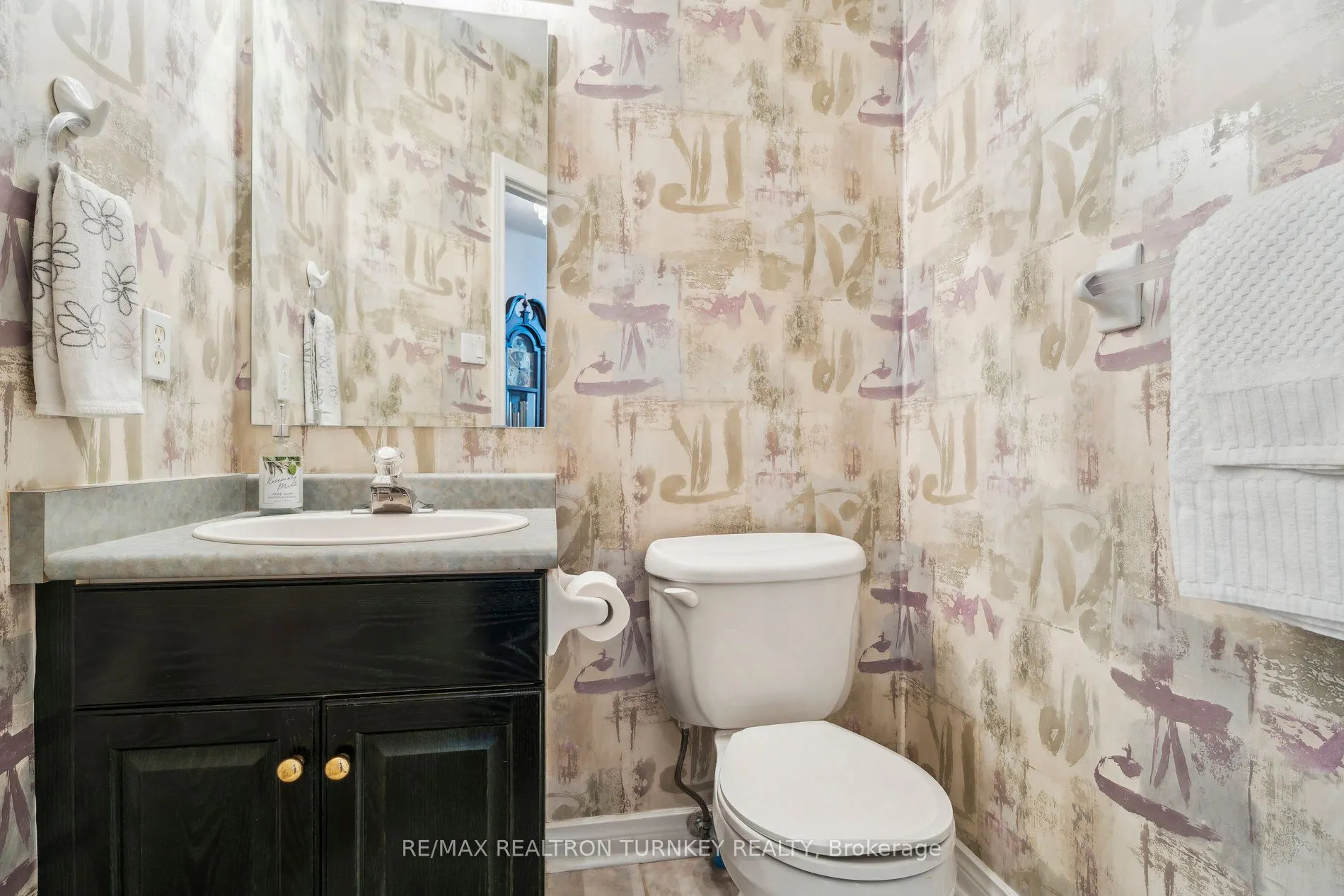 42 Sunset Boulevard, #32