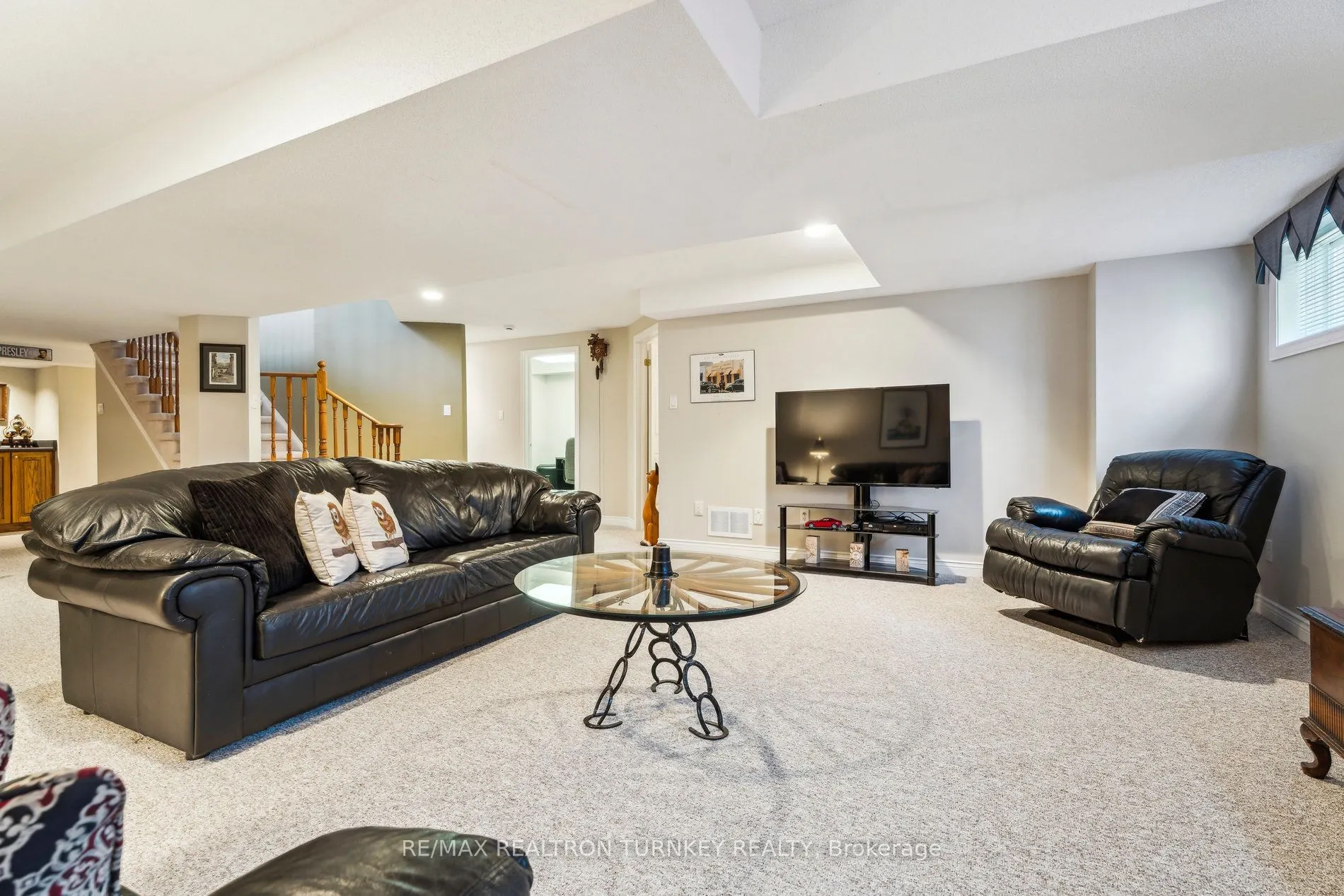 42 Sunset Boulevard, #32