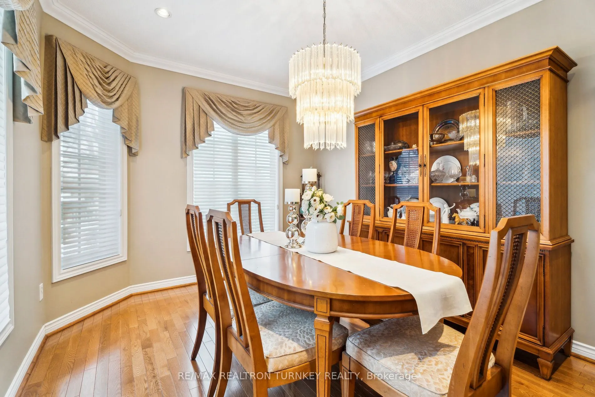 42 Sunset Boulevard, #32