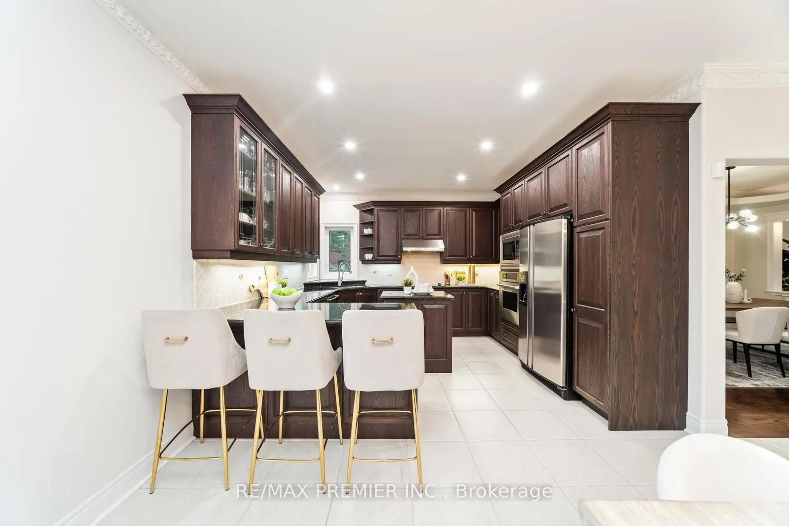 28 Babak Boulevard