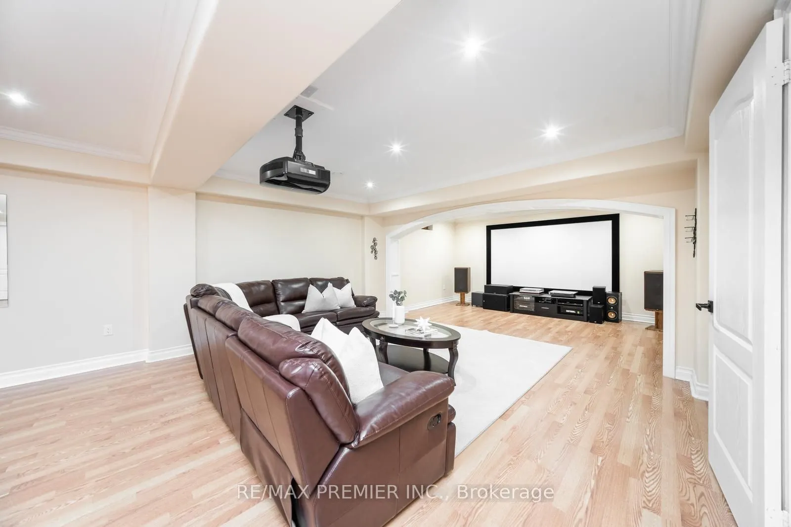 28 Babak Boulevard