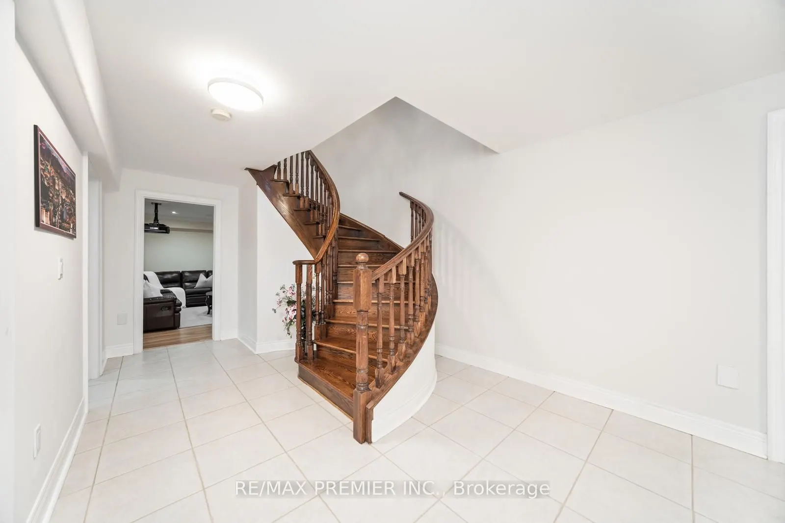 28 Babak Boulevard