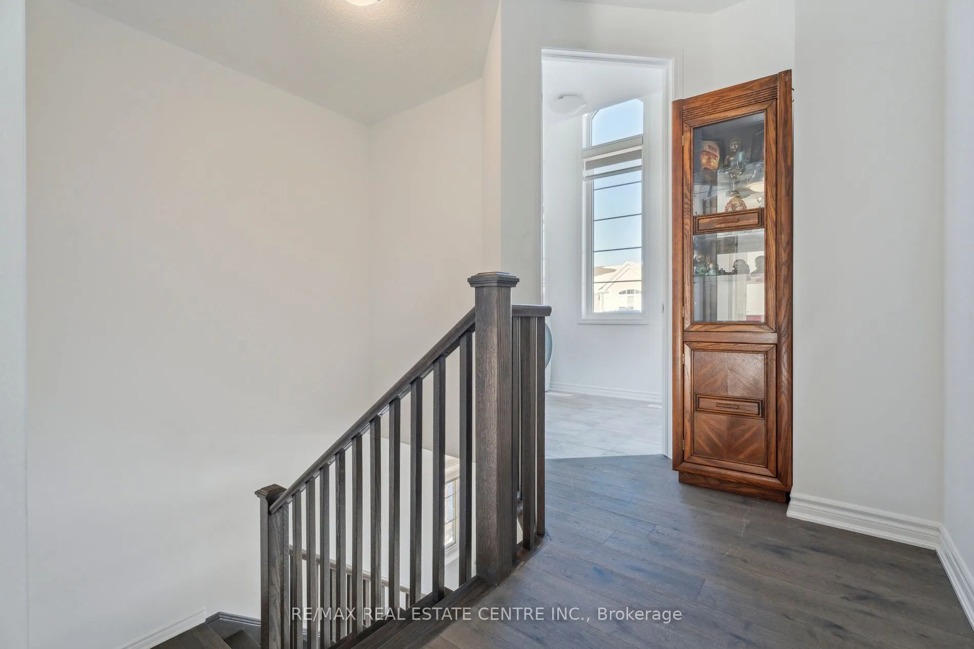 699 Newlove Street