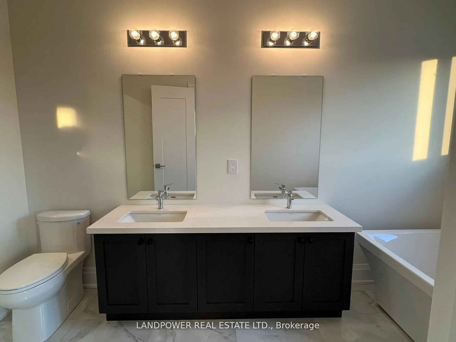 29 Schmeltzer Crescent