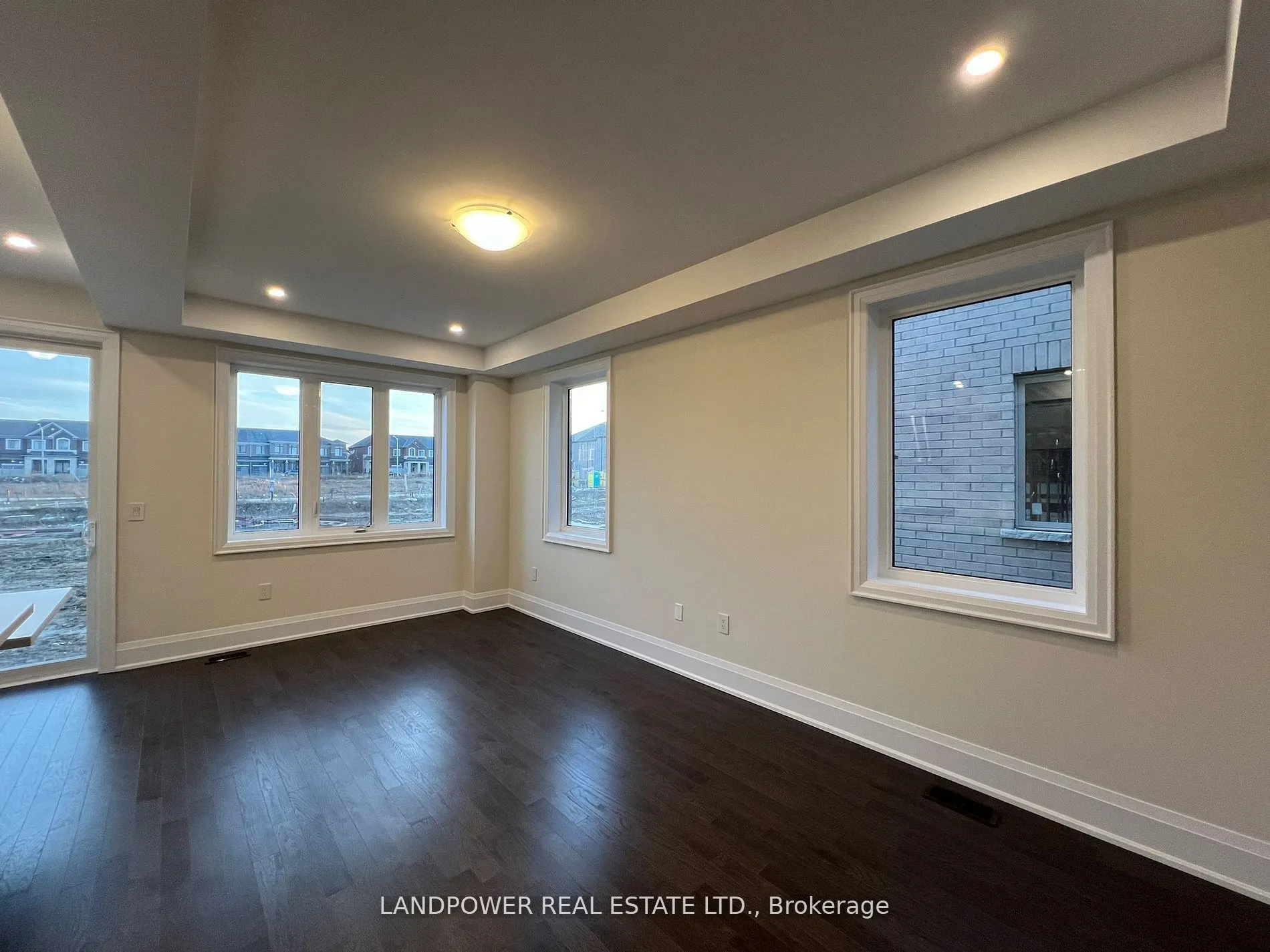 29 Schmeltzer Crescent