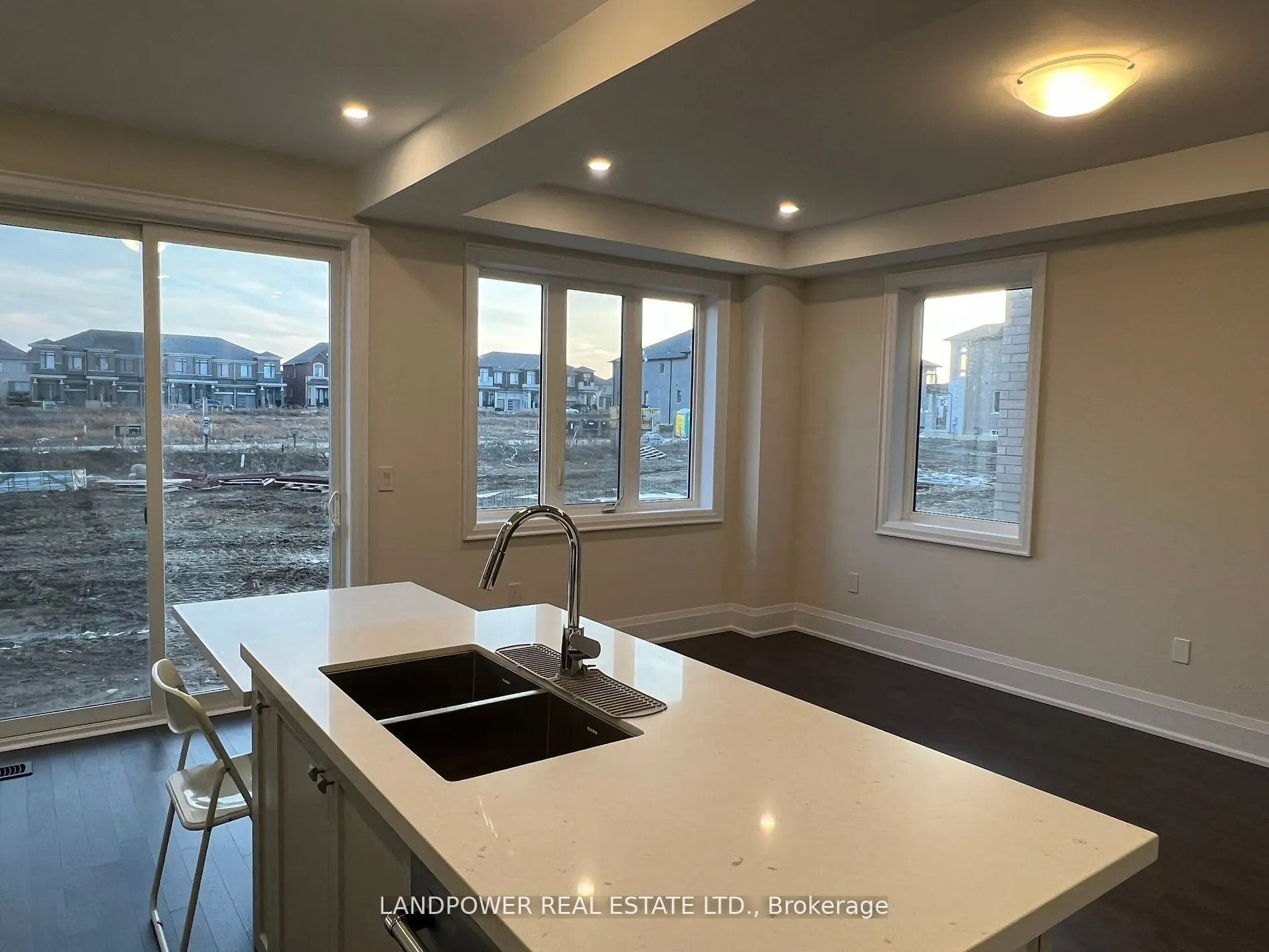 29 Schmeltzer Crescent