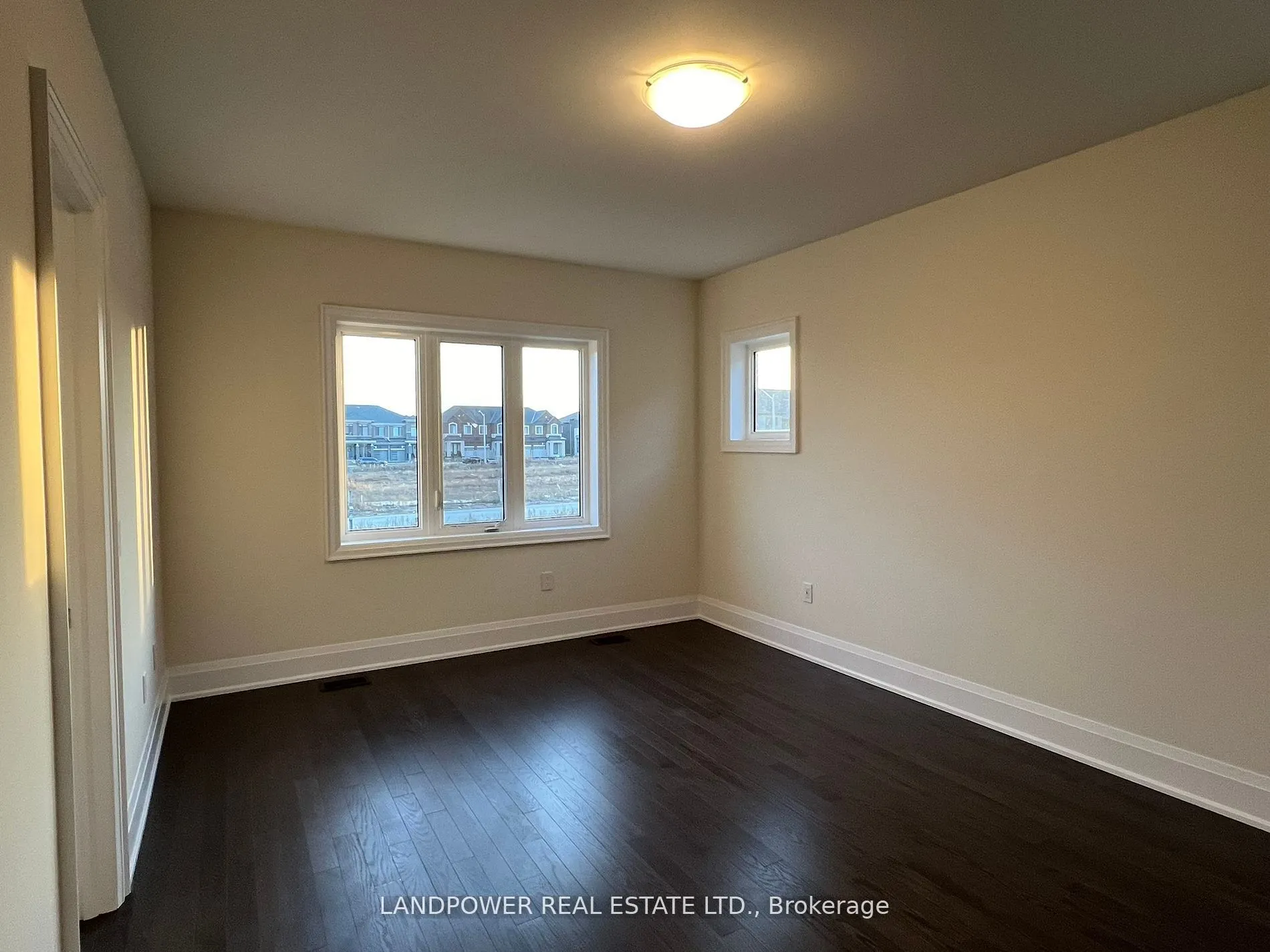 29 Schmeltzer Crescent