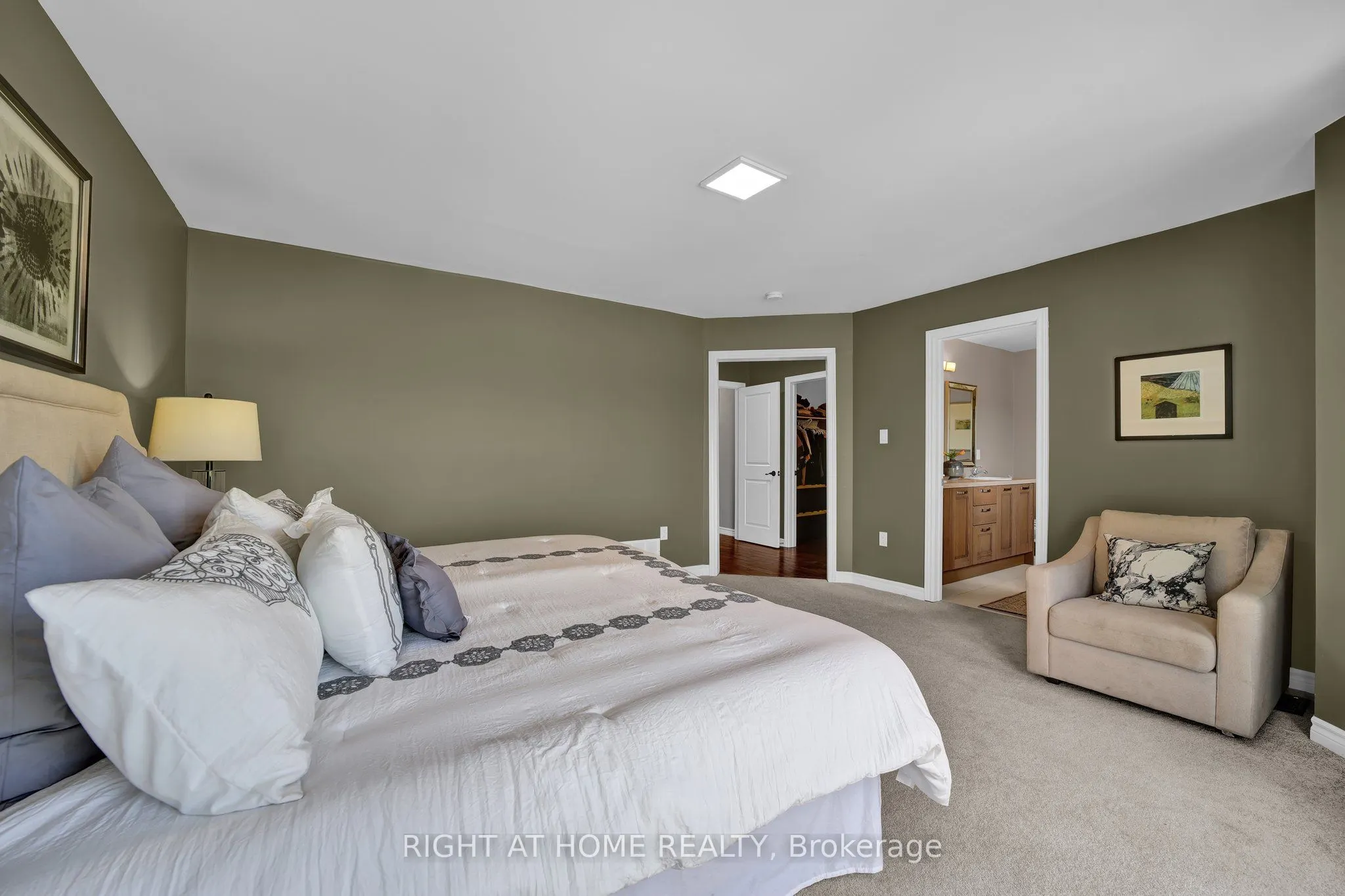 40 Ridge Gate Crescent