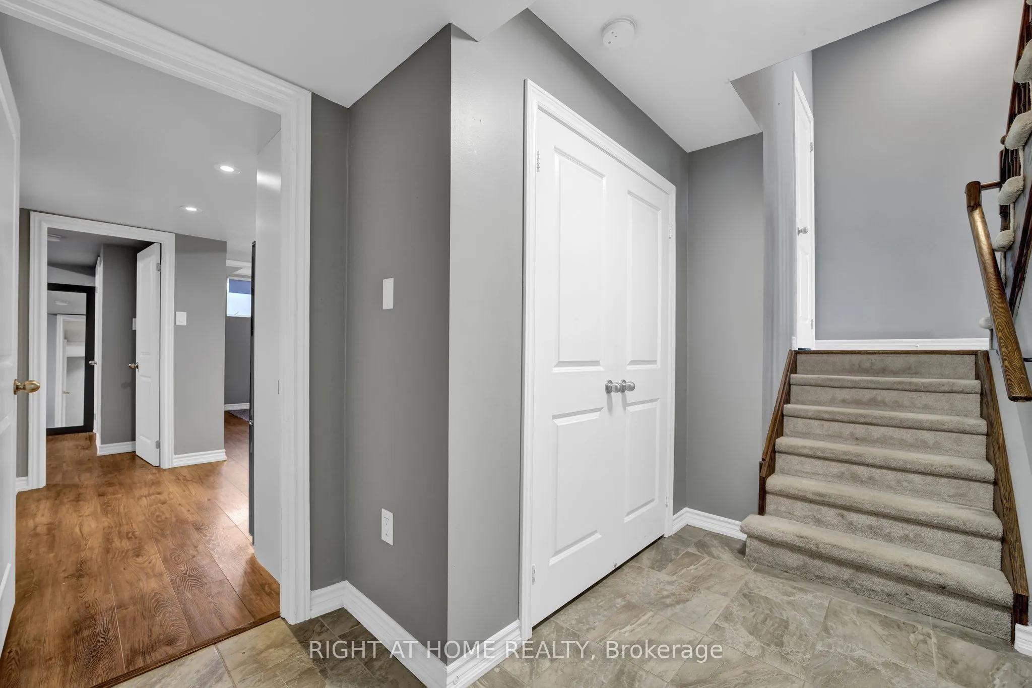 40 Ridge Gate Crescent