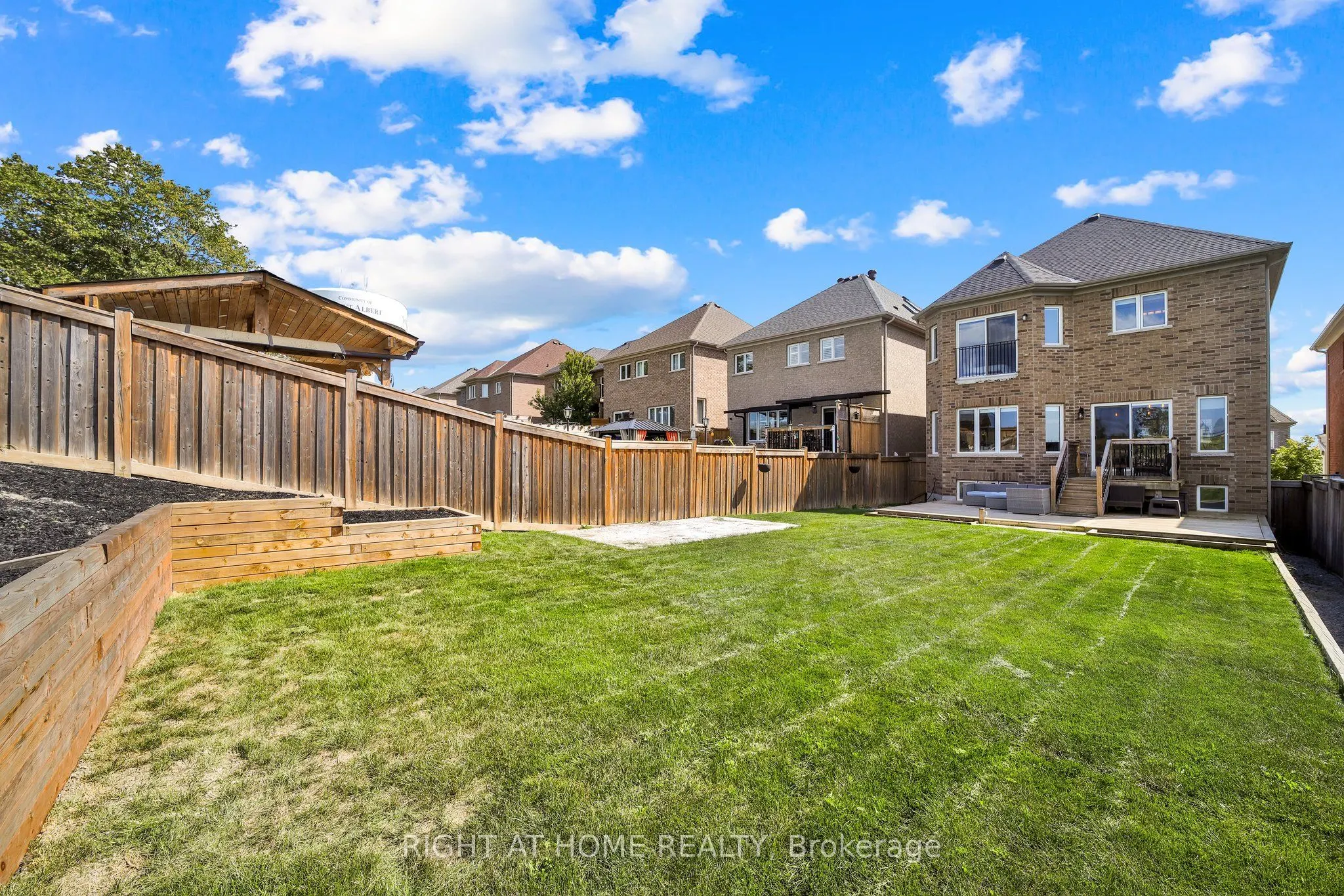 40 Ridge Gate Crescent