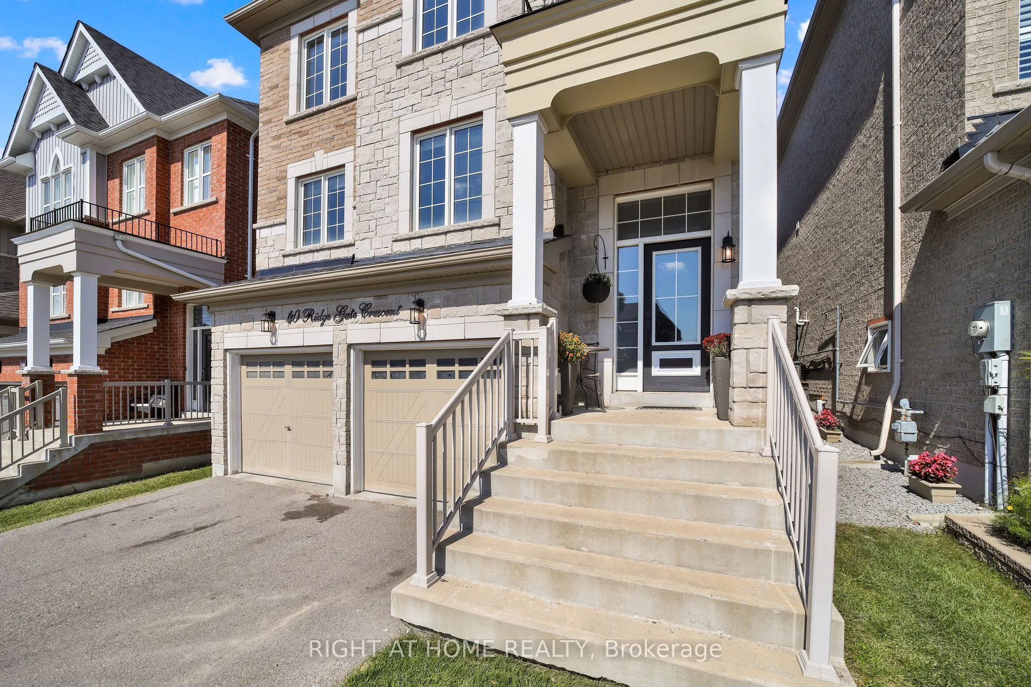 40 Ridge Gate Crescent