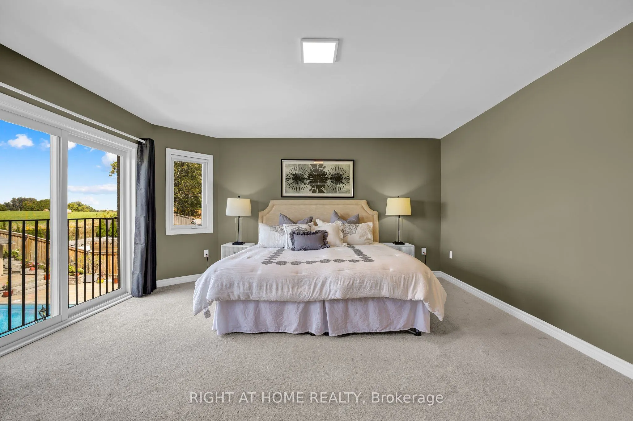 40 Ridge Gate Crescent