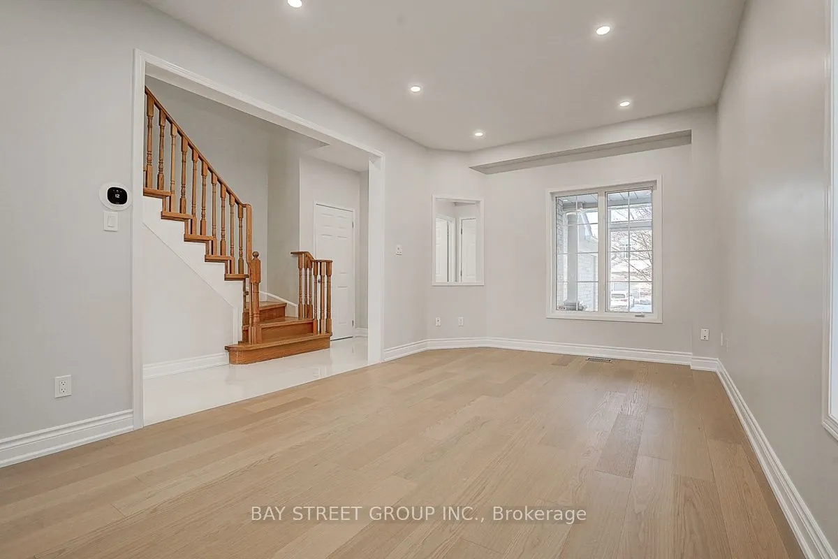 7 Debonair Street