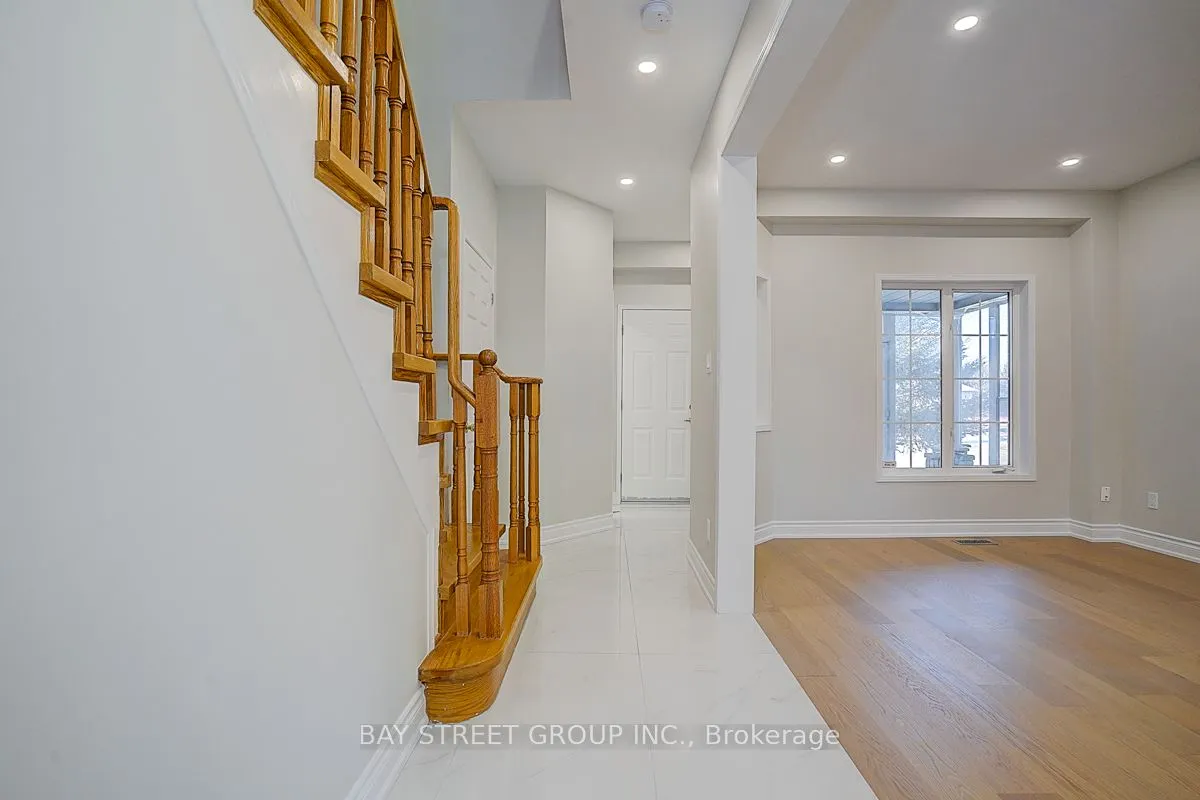 7 Debonair Street