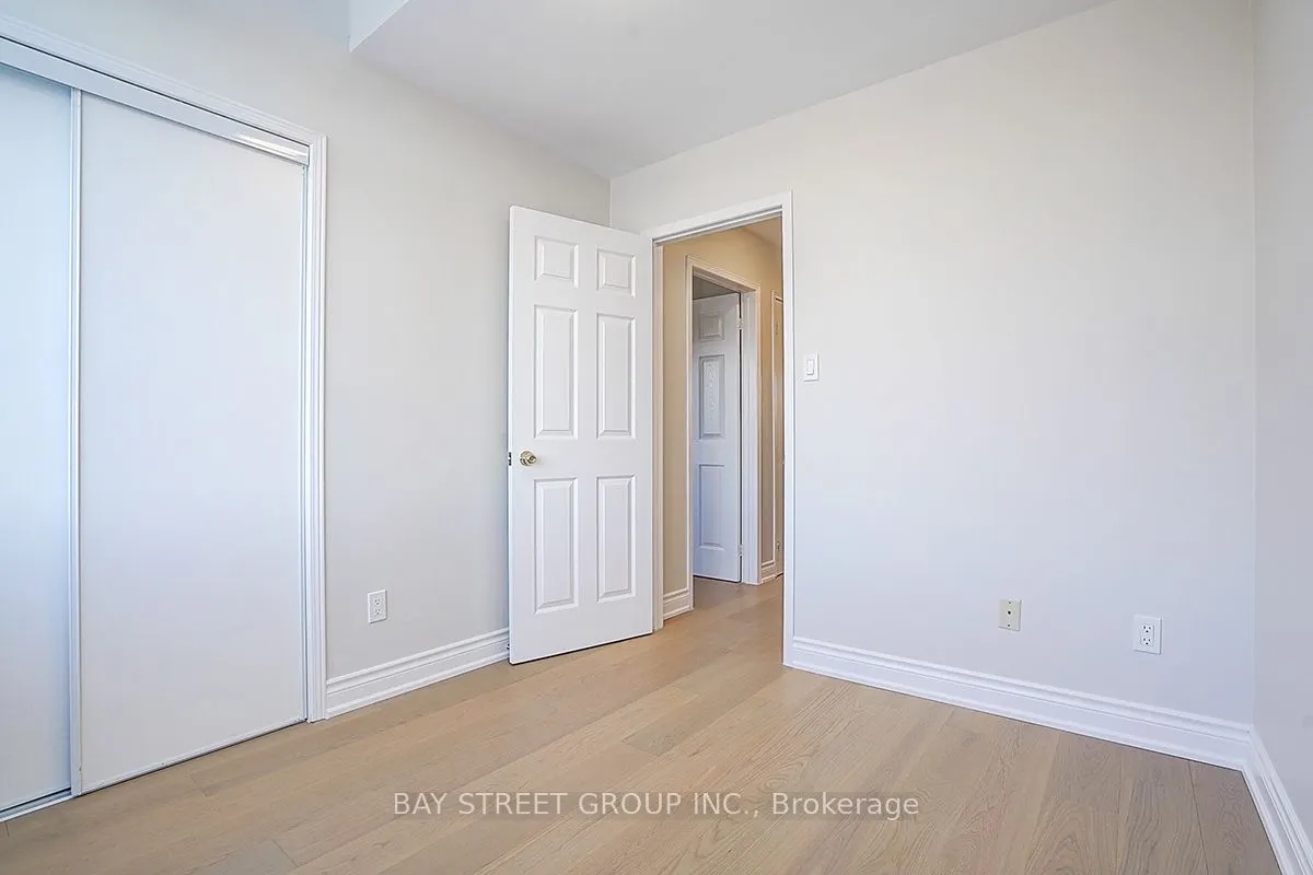 7 Debonair Street