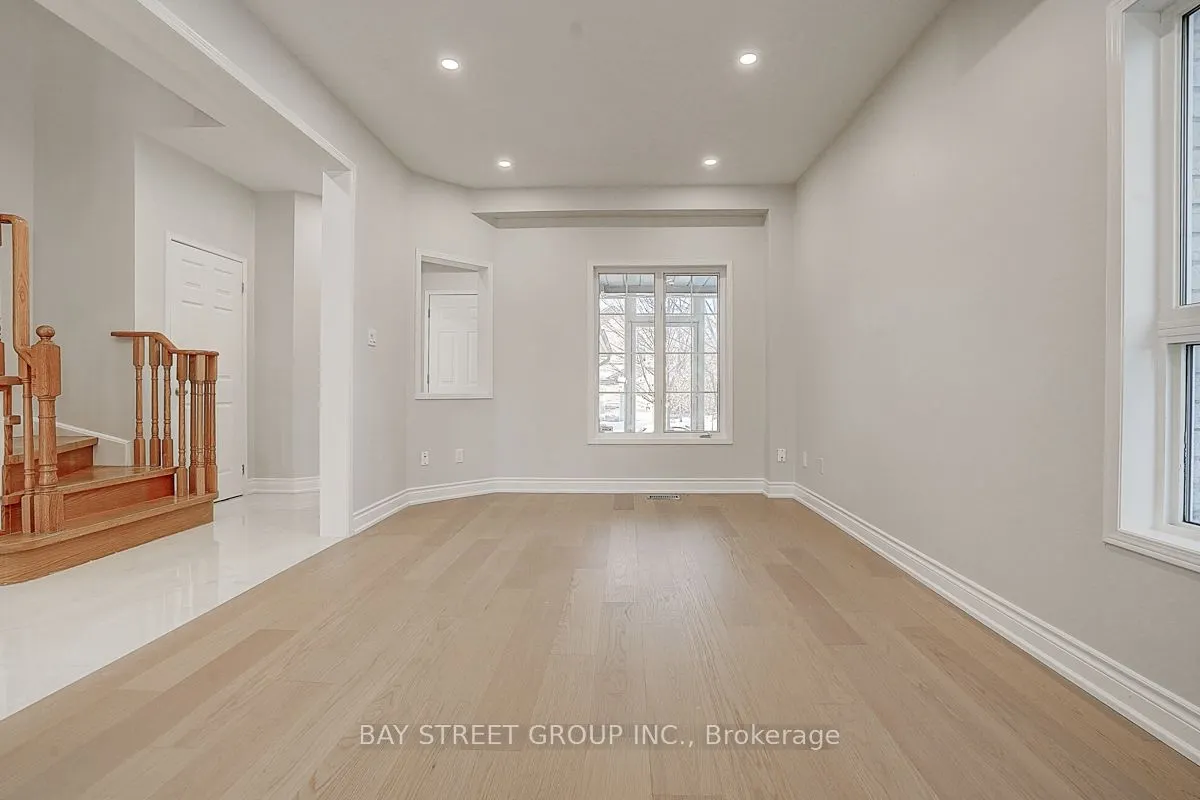 7 Debonair Street