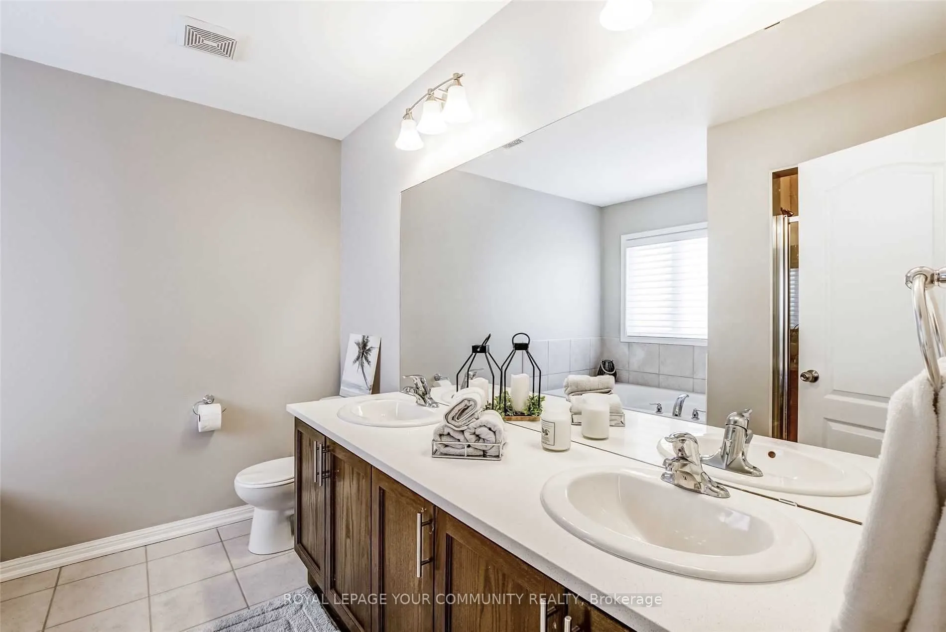 16 Don Hadden Crescent
