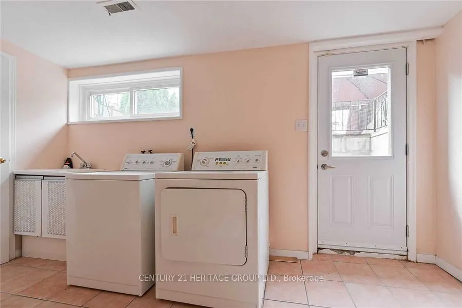 16 Cavalier Cres