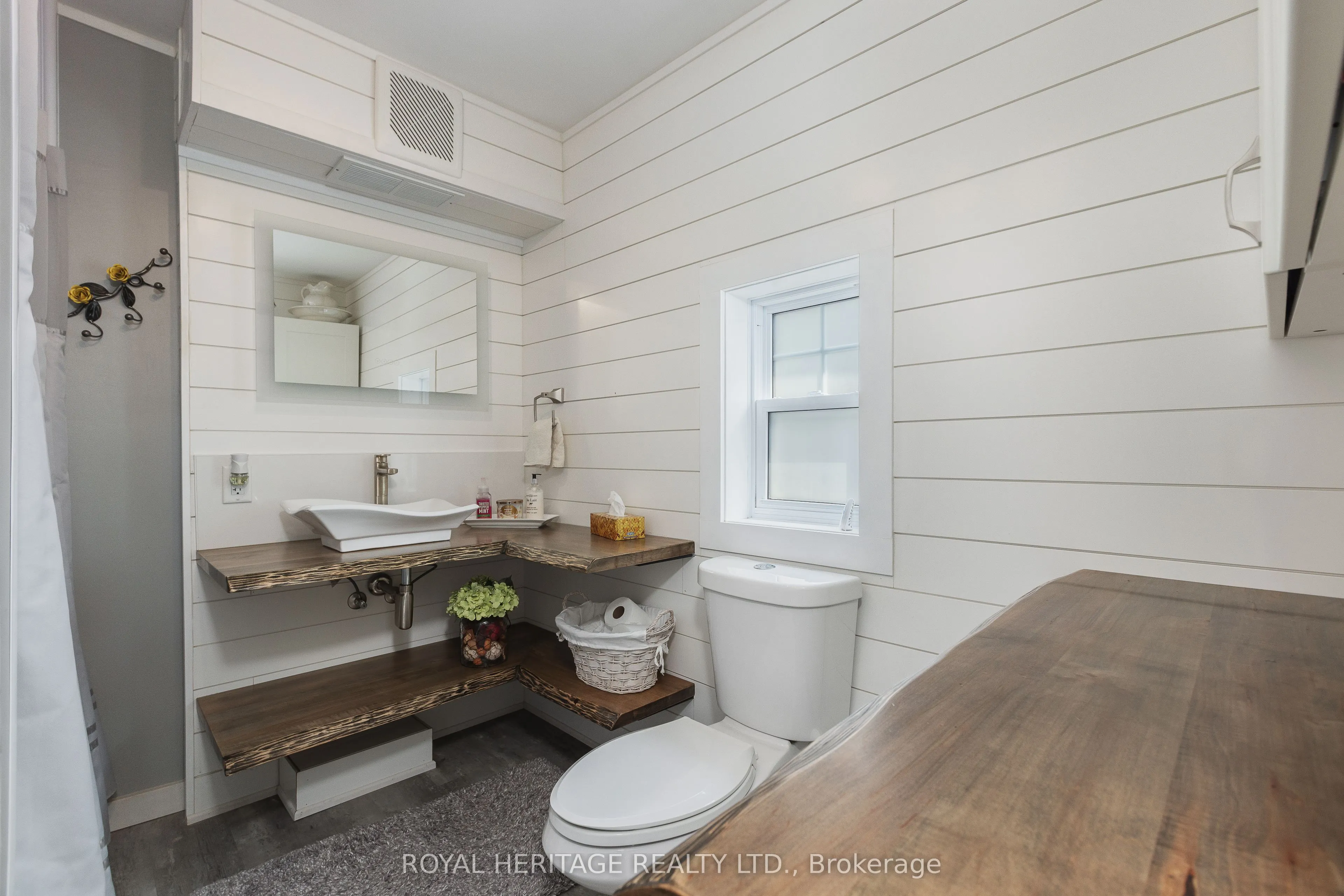 1275 Killarney Beach Road