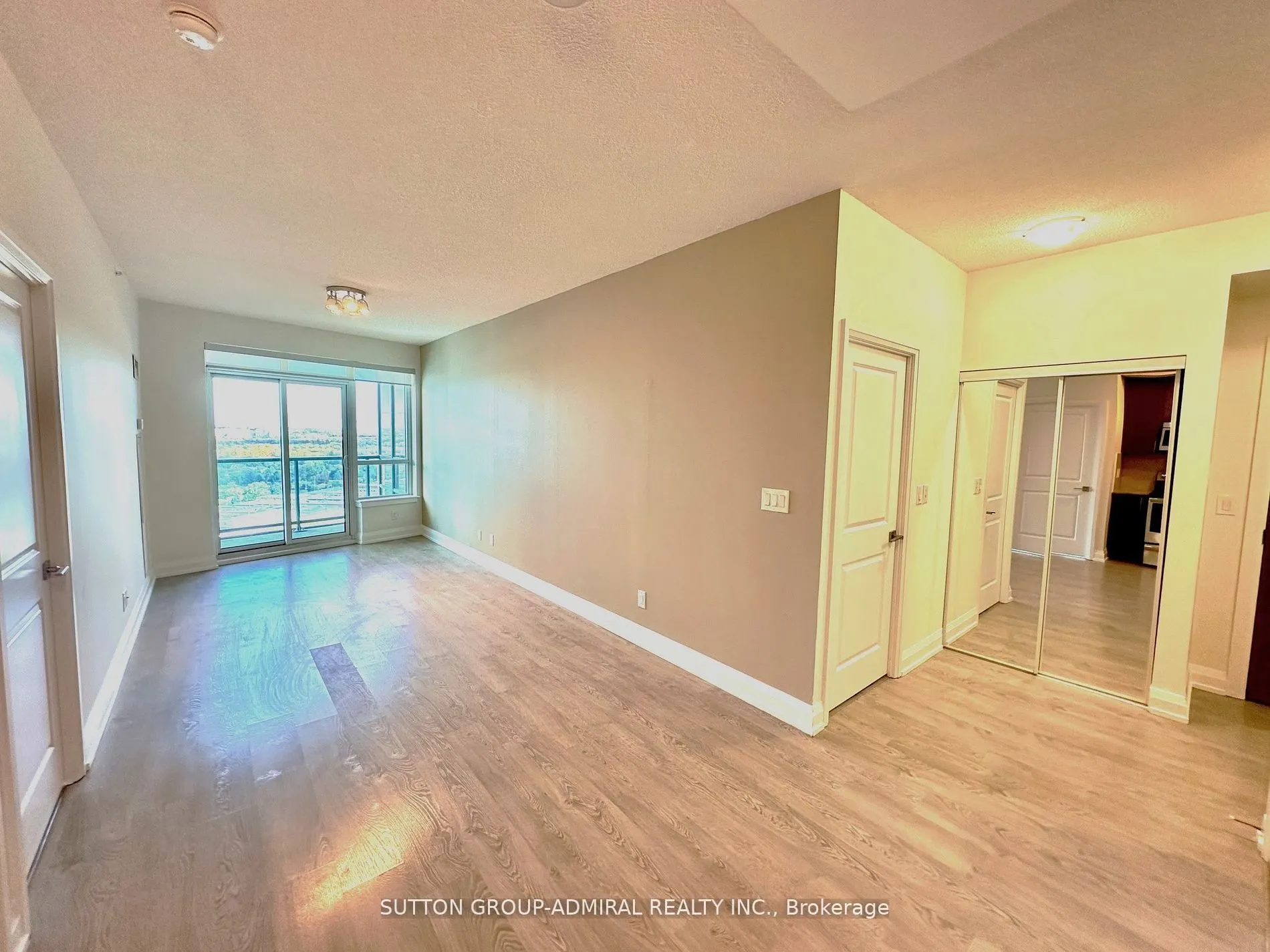 7171 Yonge Street, #1007