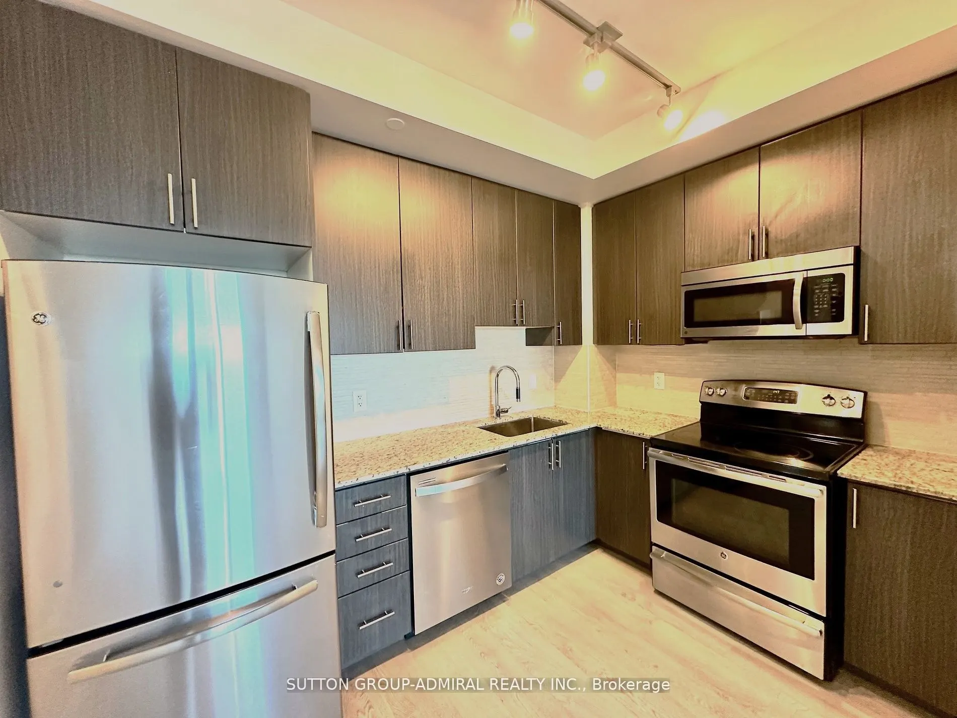 7171 Yonge Street, #1007