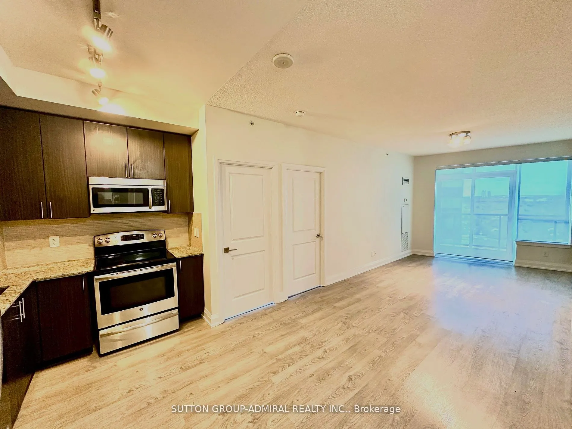 7171 Yonge Street, #1007