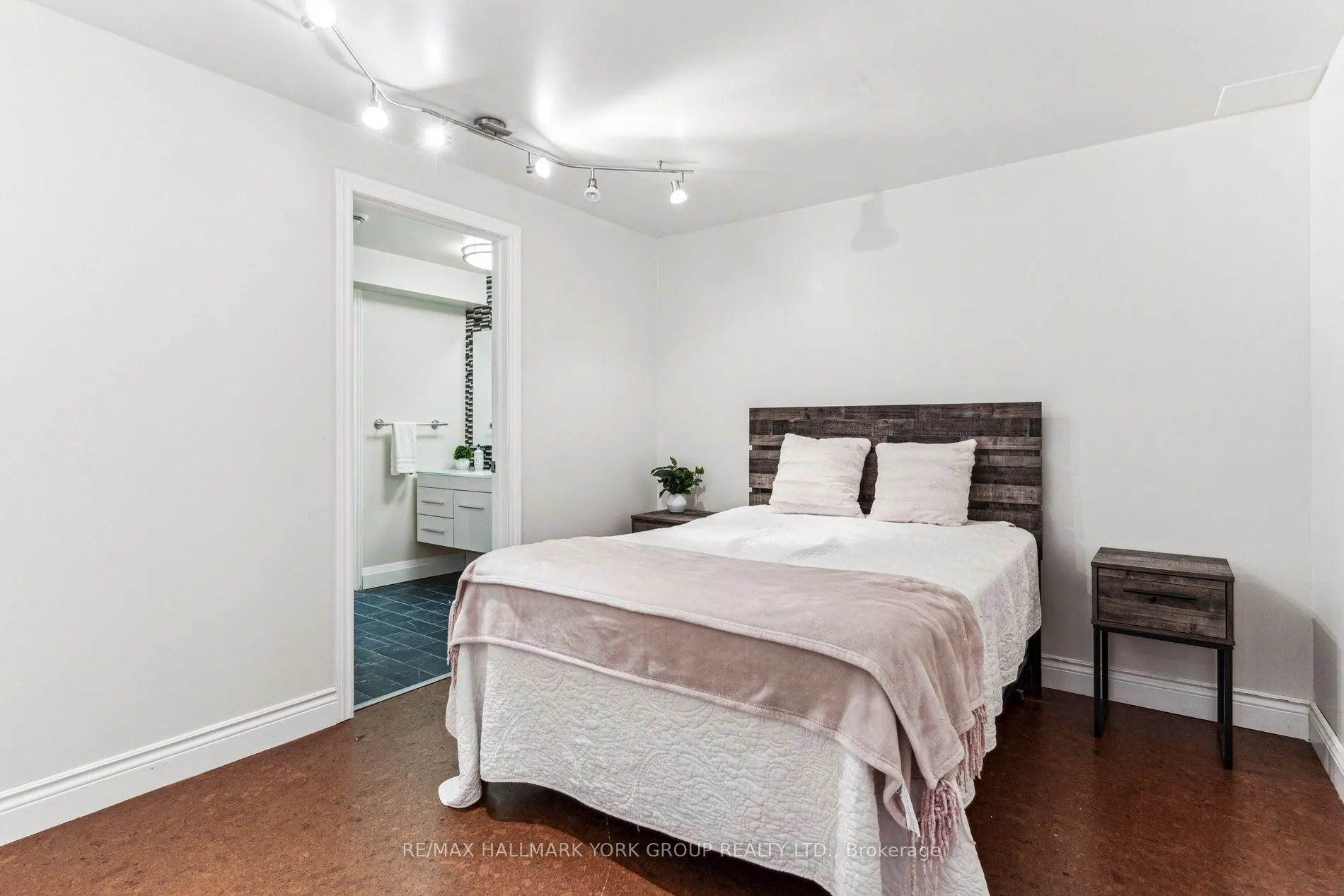 27 Bagshaw Crescent