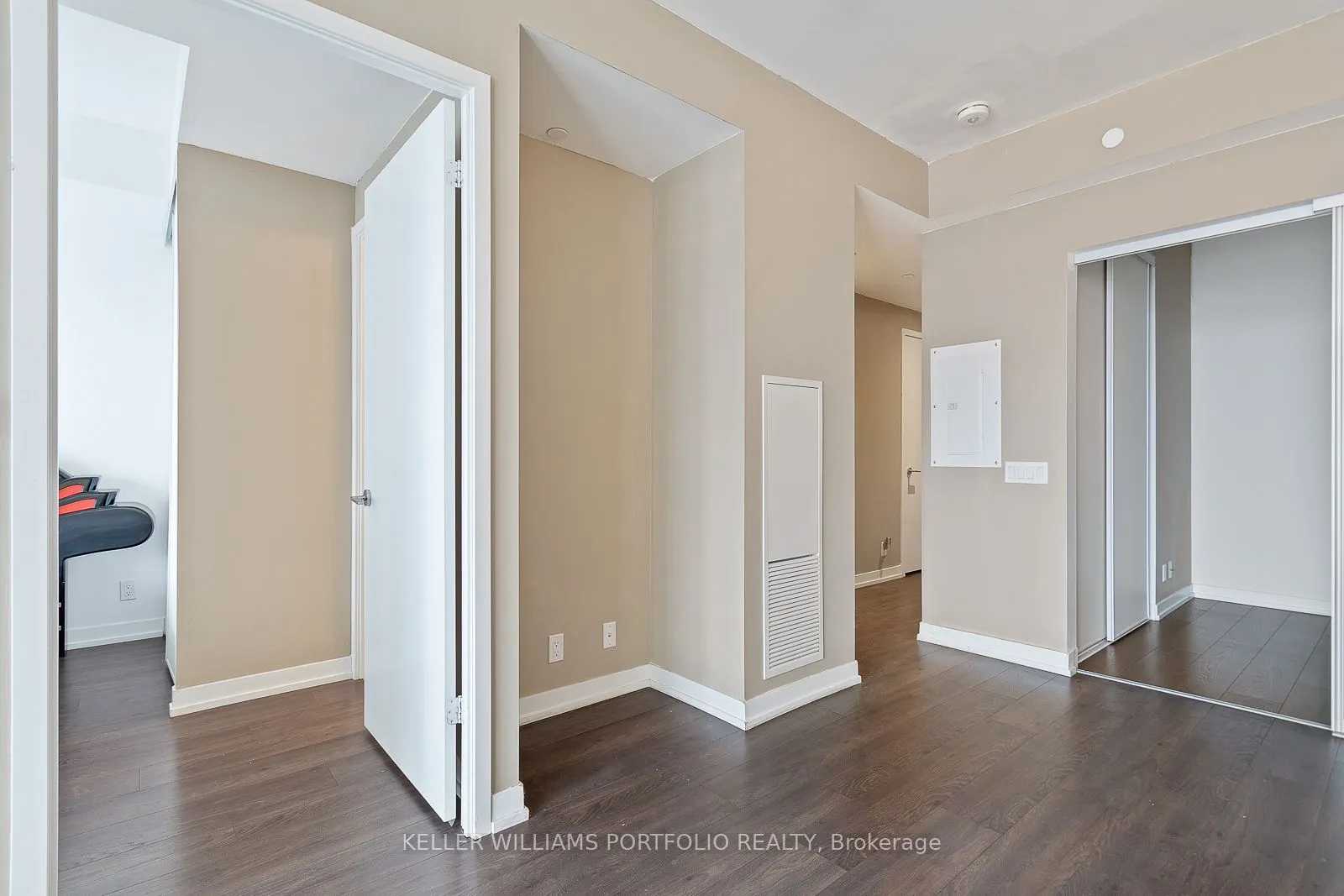 898 Portage Parkway, #4207