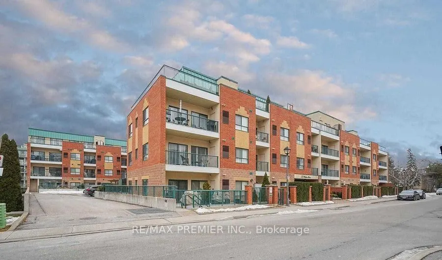 33 Wallace Street E, #313