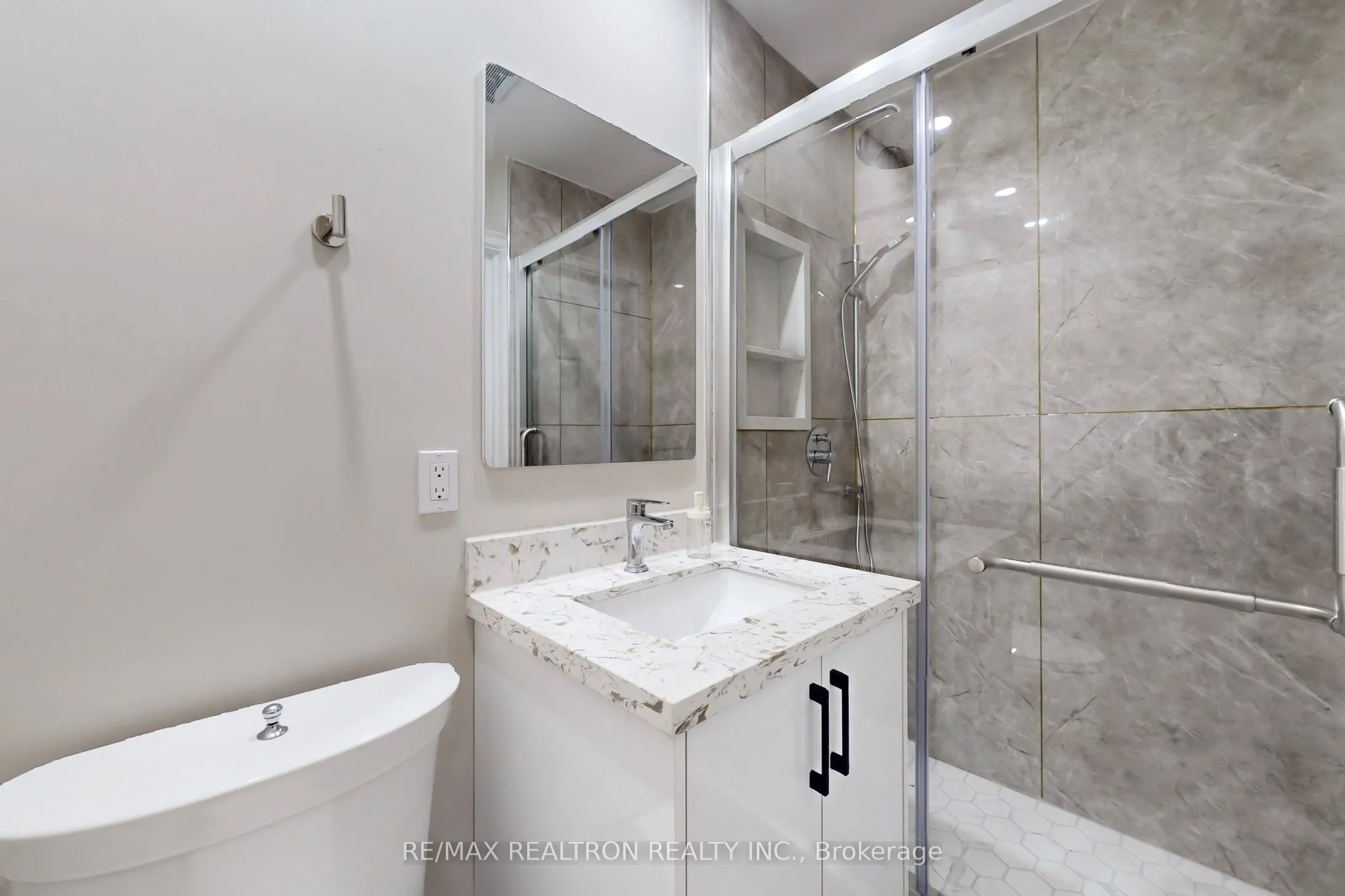 261 Beechy Avenue, #Upper