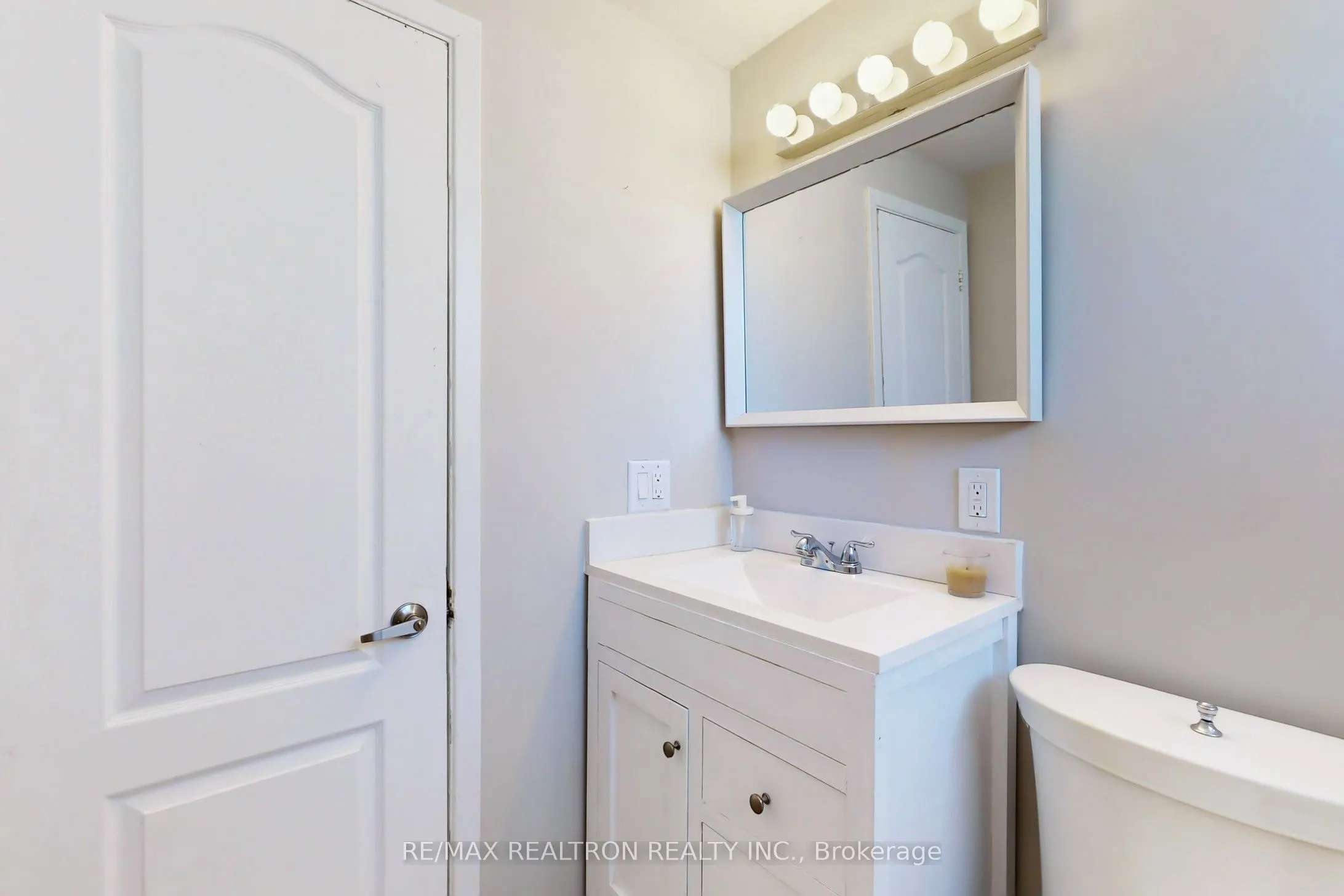 261 Beechy Avenue, #Upper