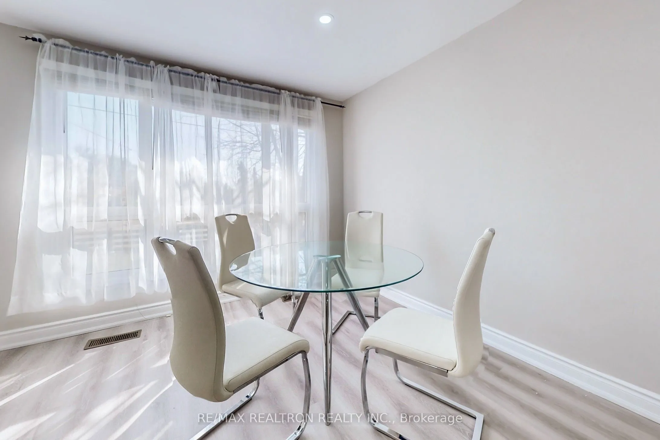 261 Beechy Avenue, #Upper