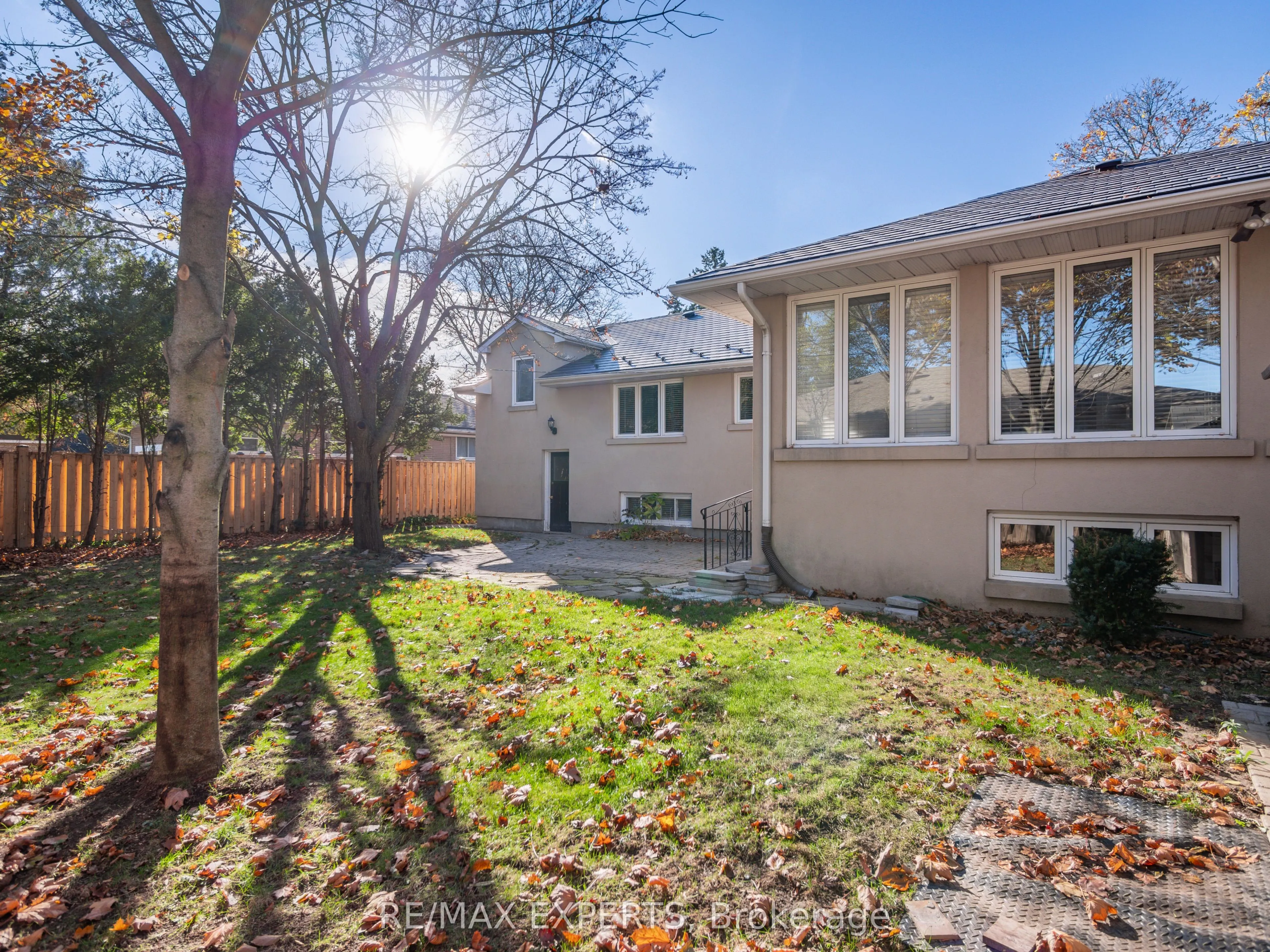 11 Knollside Drive