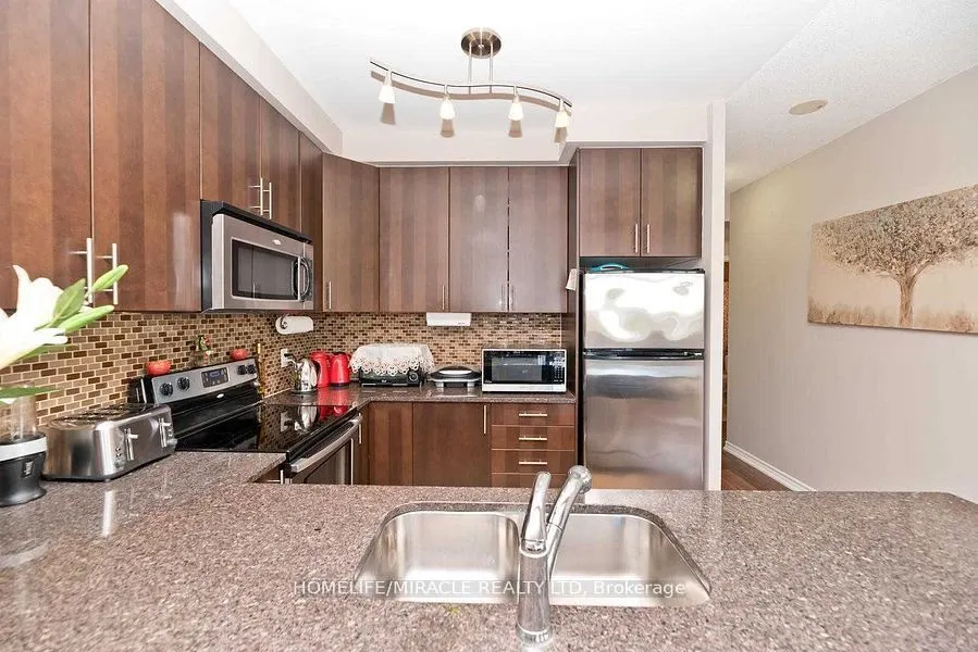 9235 Jane Street, #412